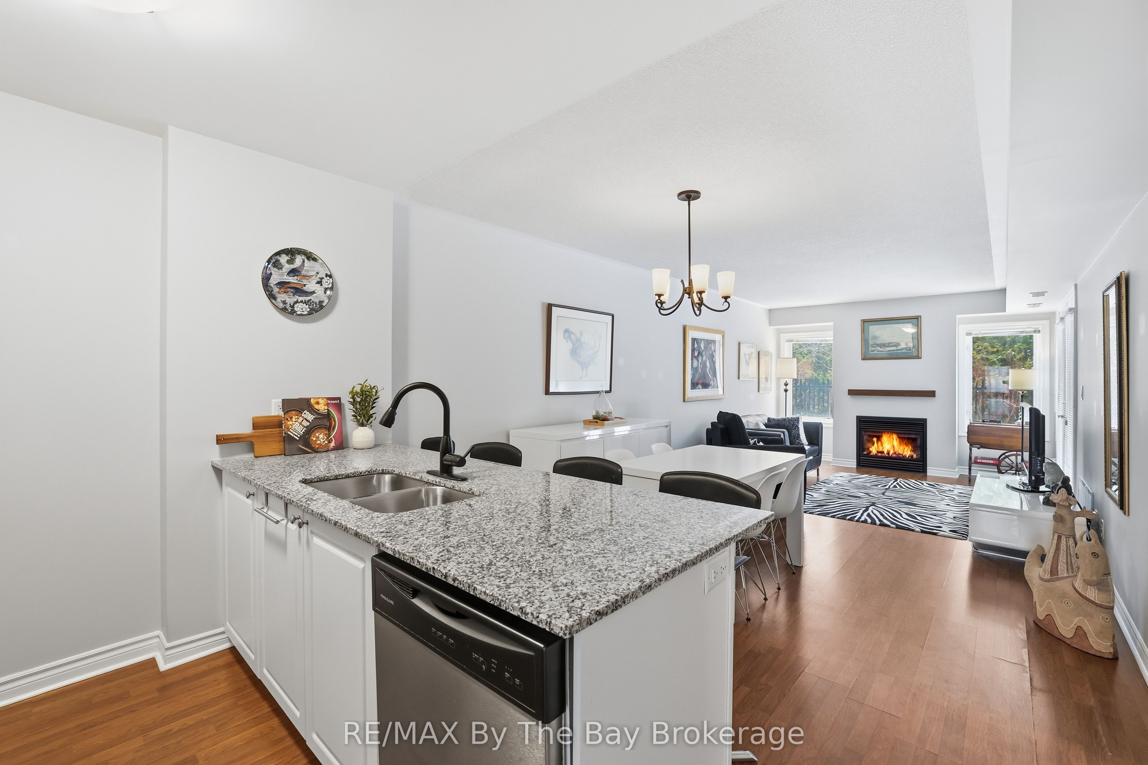 10 Brandy Lane Drive 107, Collingwood, ON L9Y 0X4 photo 2