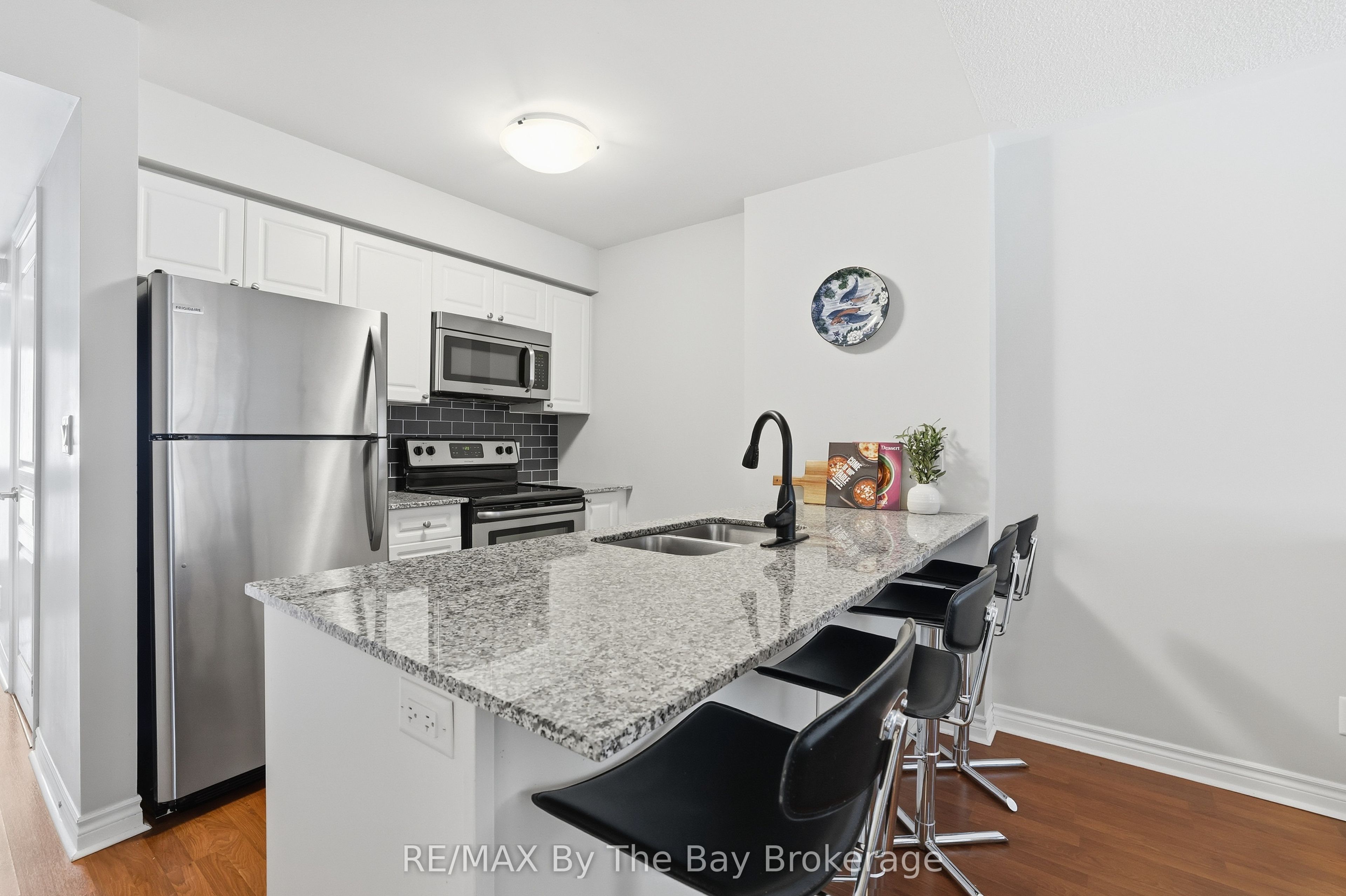 10 Brandy Lane Drive 107, Collingwood, ON L9Y 0X4 photo 3
