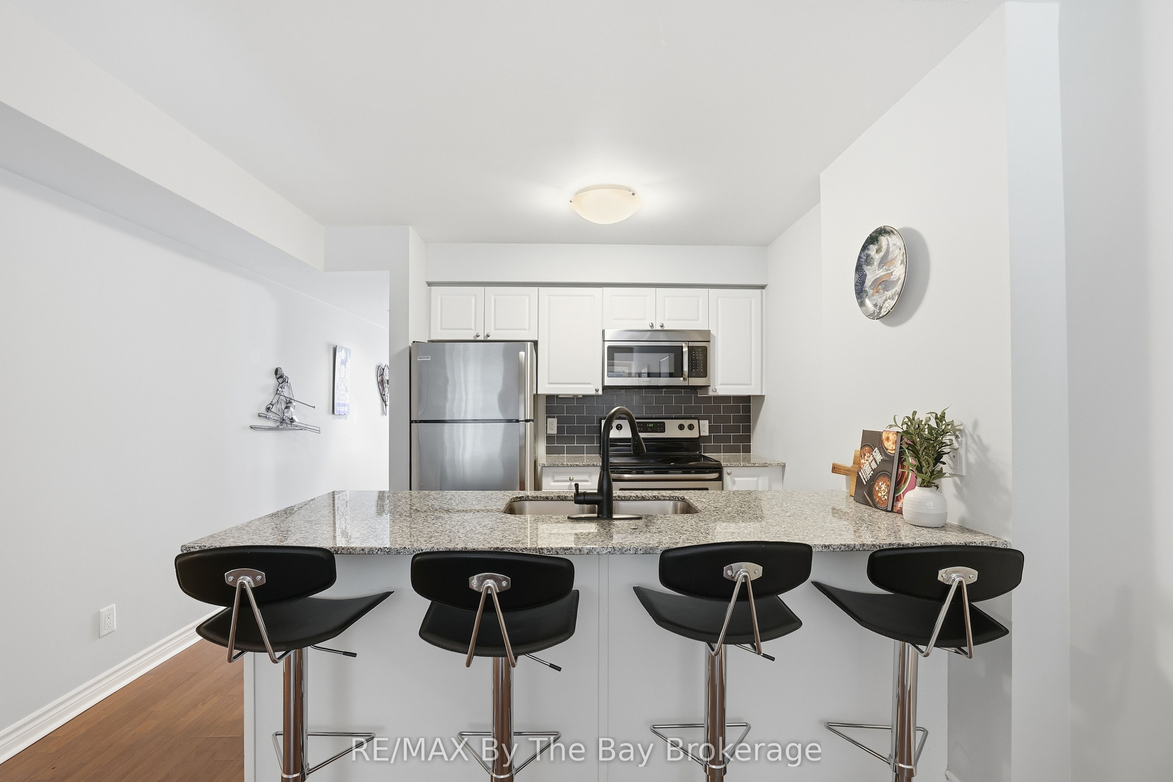 10 Brandy Lane Drive 107, Collingwood, ON L9Y 0X4 photo 4