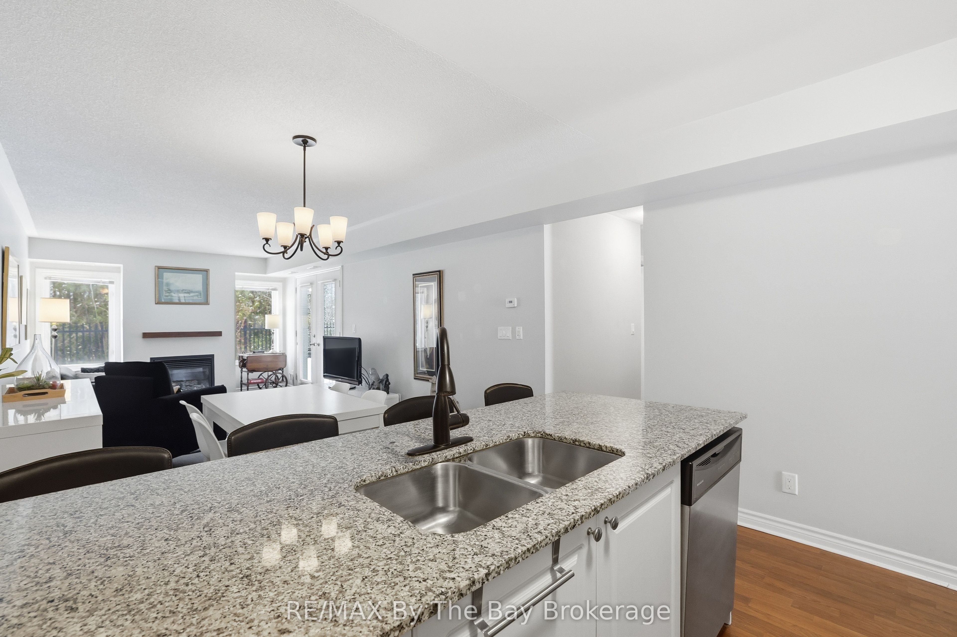 10 Brandy Lane Drive 107, Collingwood, ON L9Y 0X4 photo 5