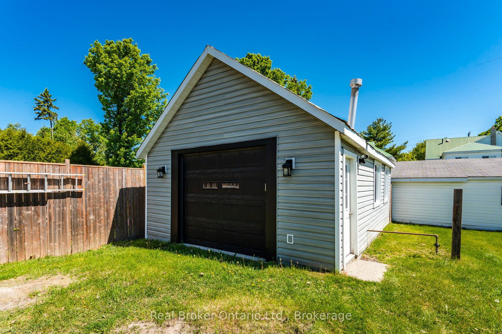 151 Main Street, Penetanguishene, ON L9M 1L7 photo 3