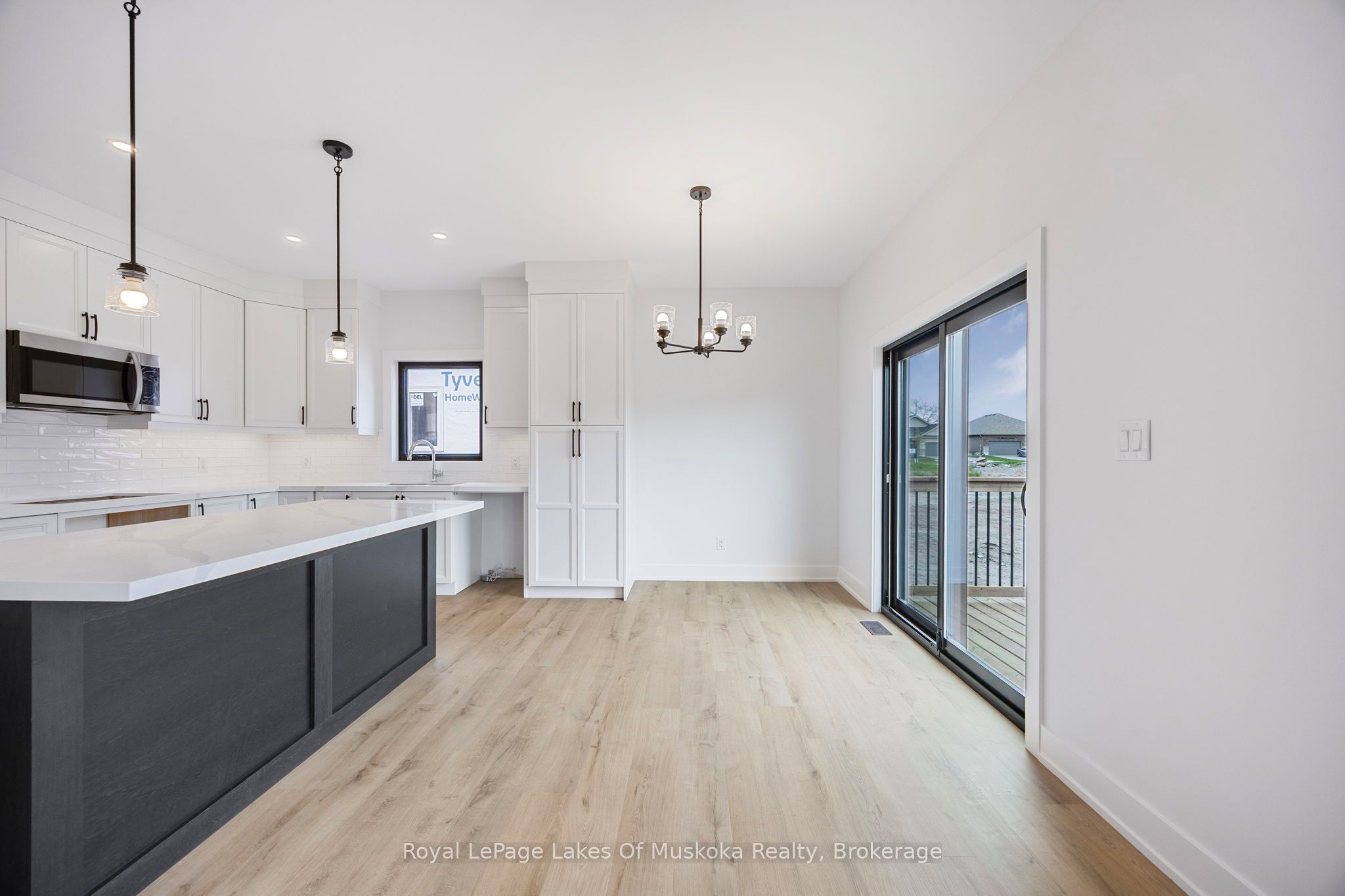 114 Brandon Avenue, Severn, ON L0K 1E0 photo 4