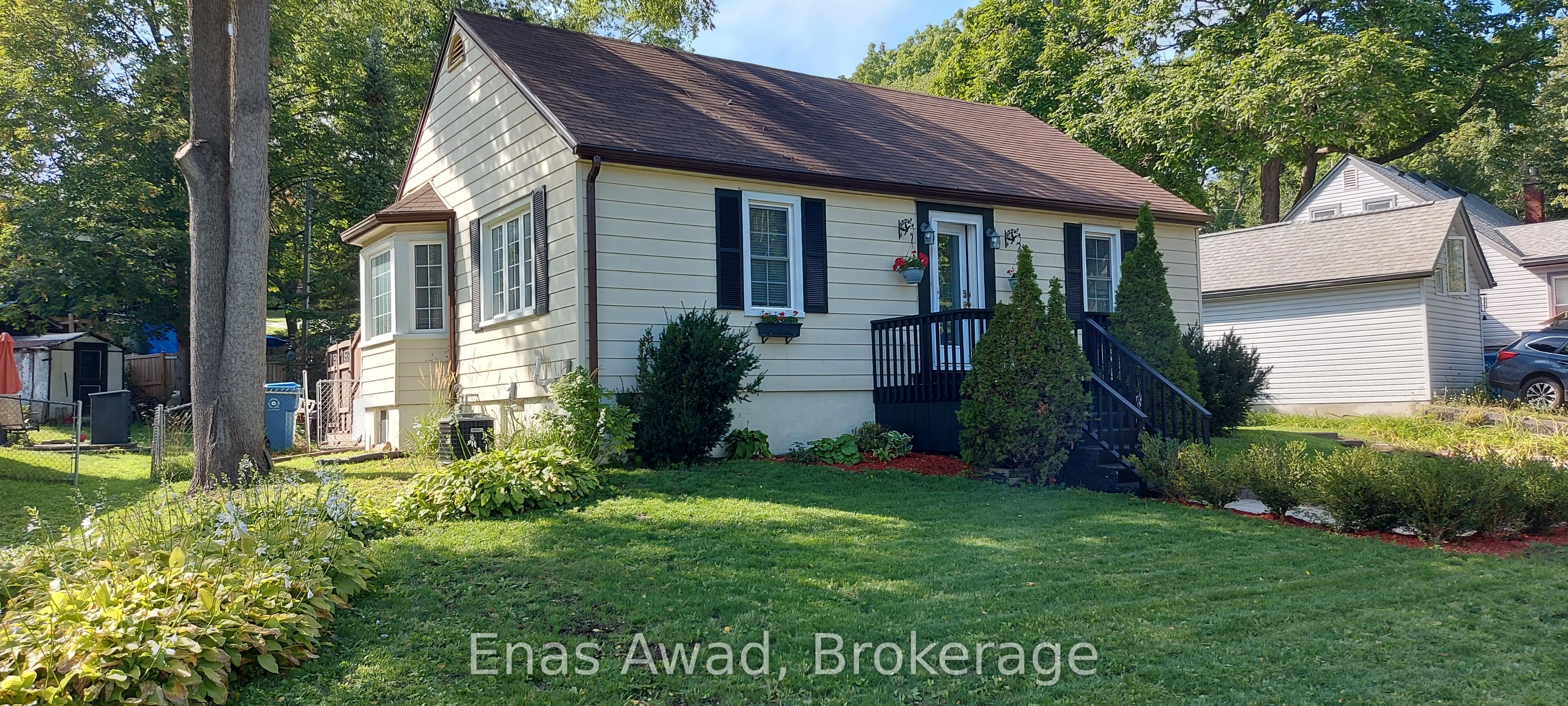 8 Lavallee Crescent, Orillia, ON L3V 2B1