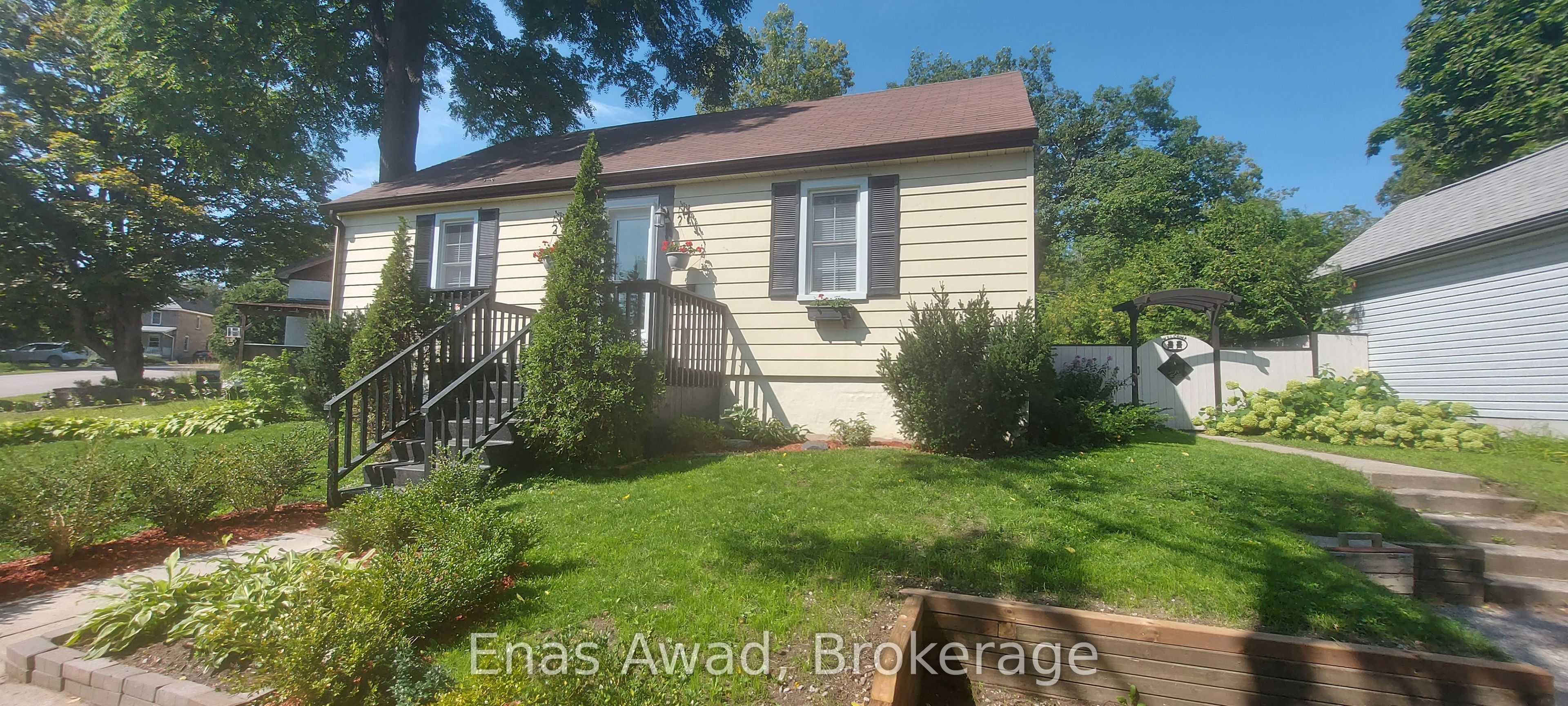 8 Lavallee Crescent, Orillia, ON L3V 2B1 photo 2