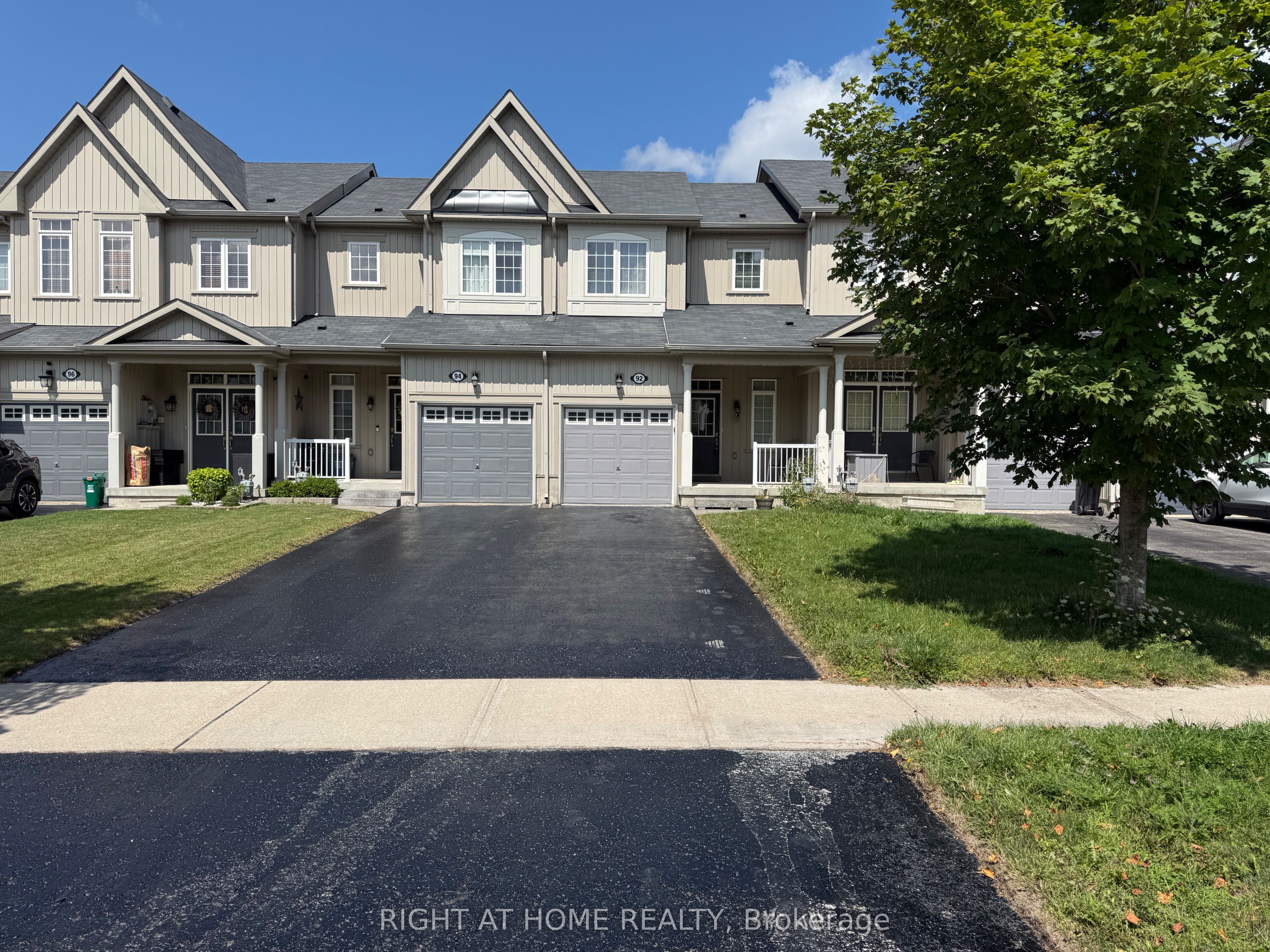 92 Pearcey Crescent, Barrie, ON L4N 6R7