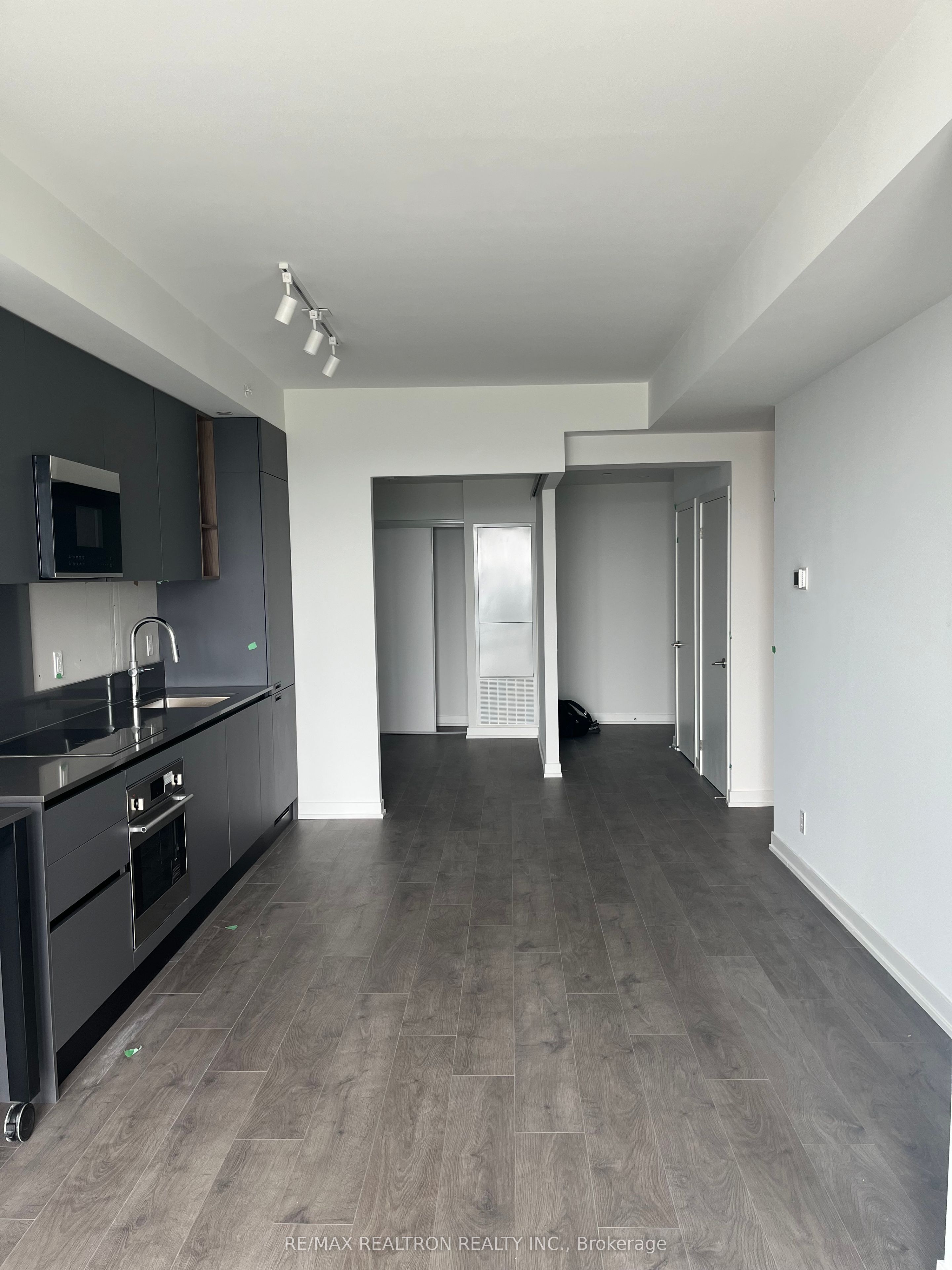 39 Mary Street 1712, Barrie, ON L4N 1S9
