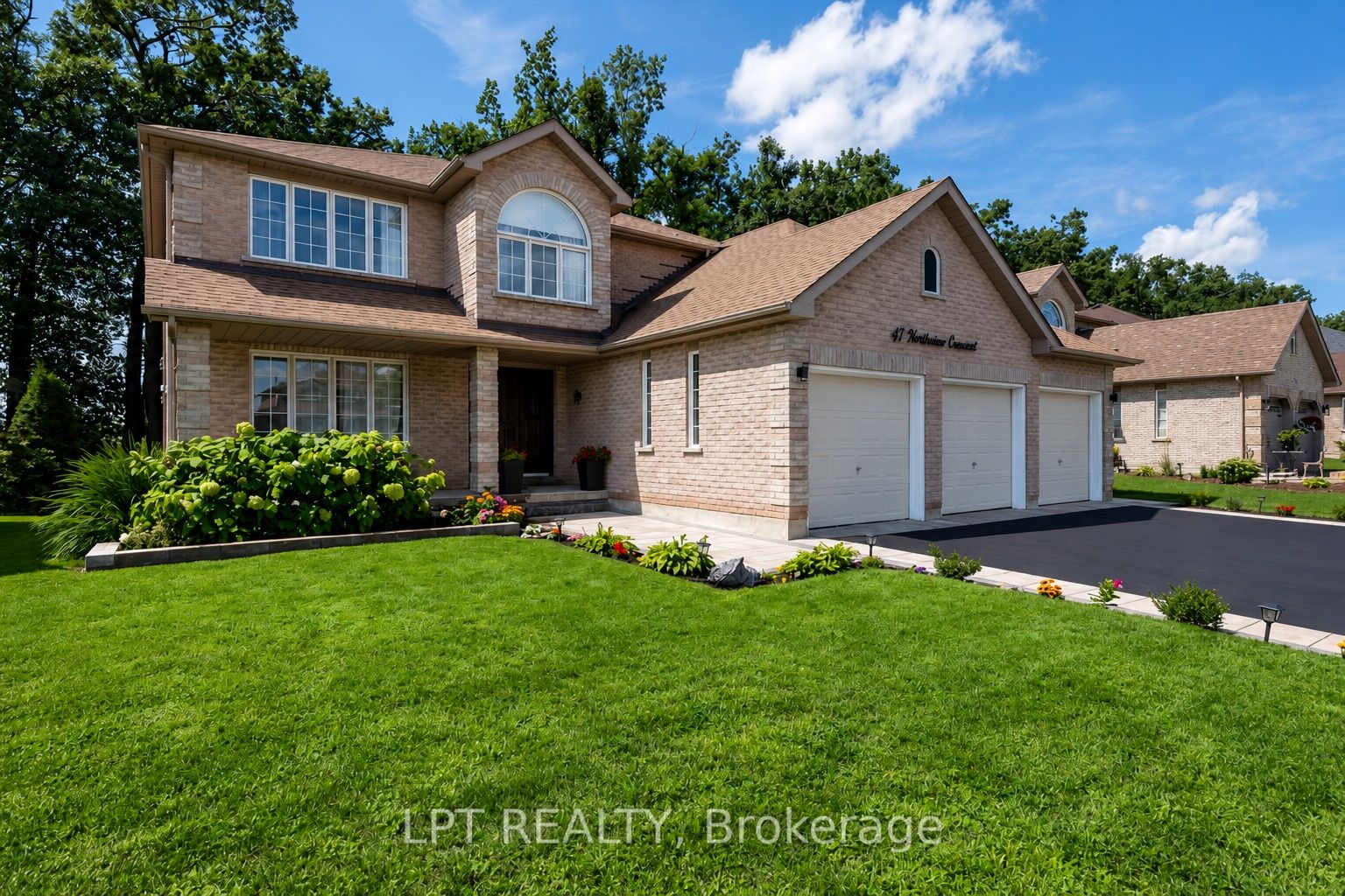 47 Northview Crescent, Barrie, ON L4N 9T4 photo 2