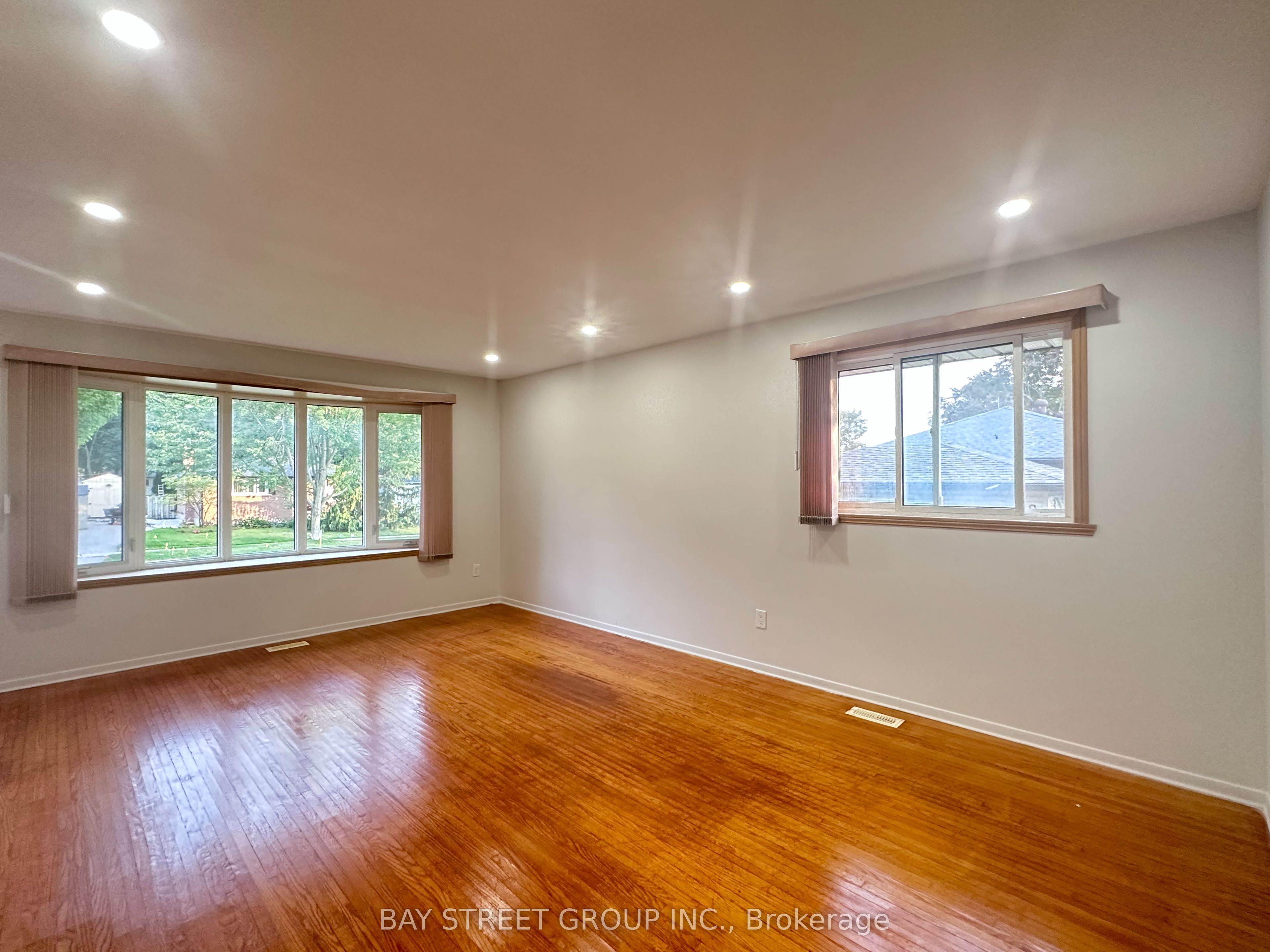 180 Rose Street, Barrie, ON L4M 2T9 photo 2