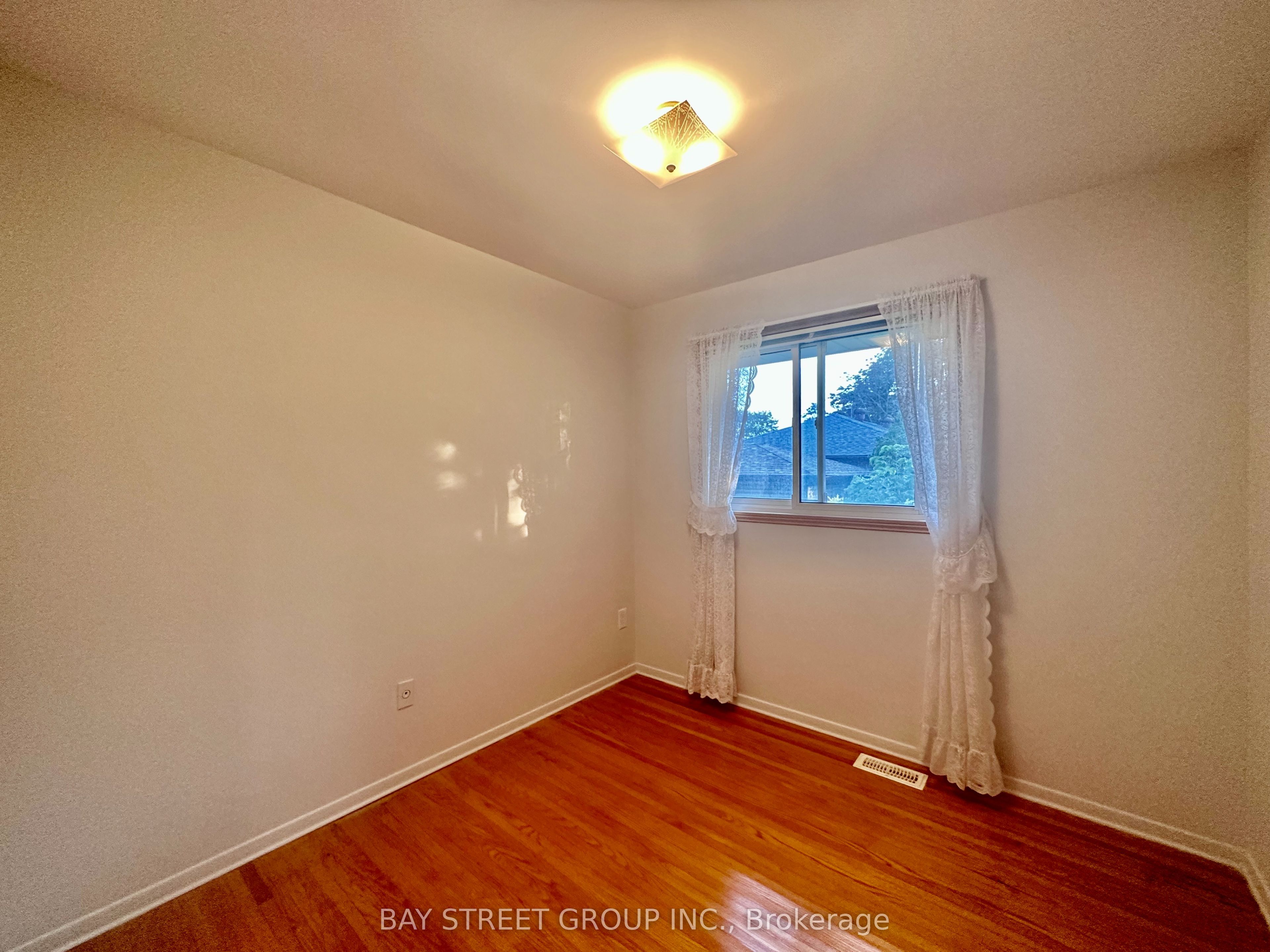 180 Rose Street, Barrie, ON L4M 2T9 photo 5