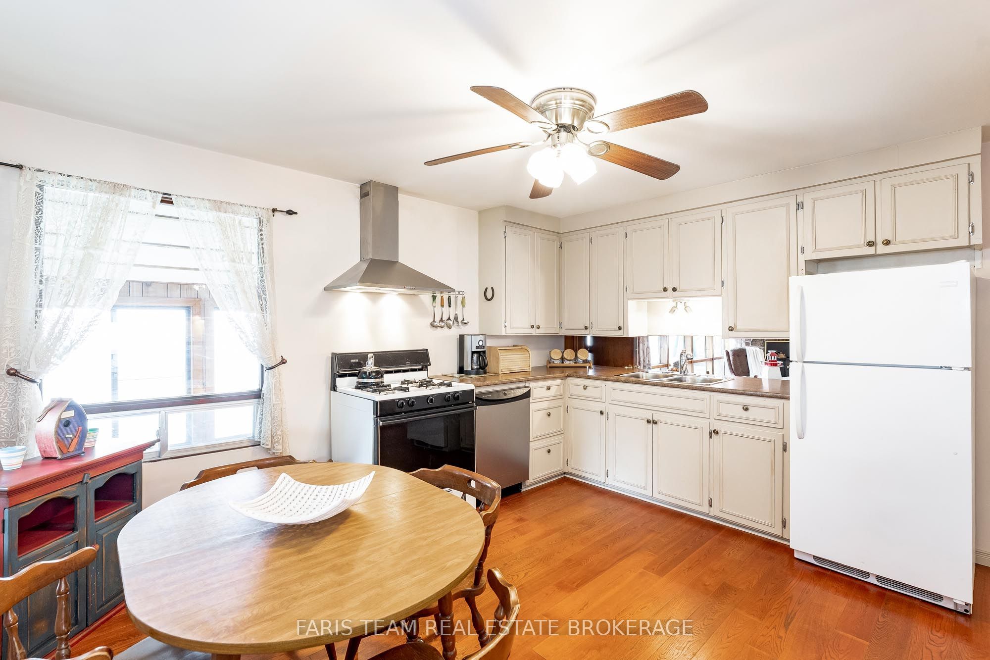 1697 Champlain Road, Tiny, ON L9M 0E3 photo 5