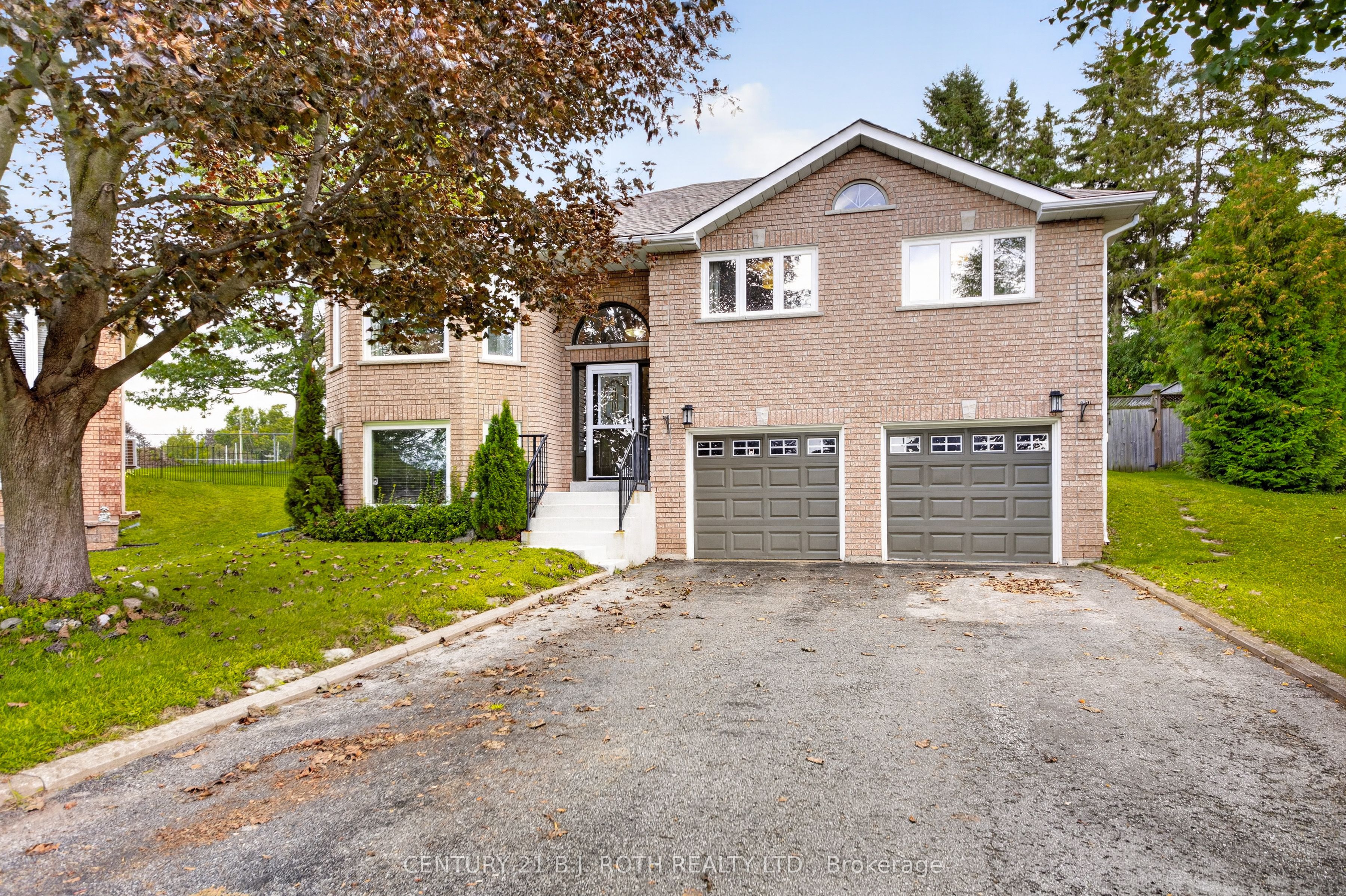 23 Carter Crescent, Orillia, ON L3V 7S3