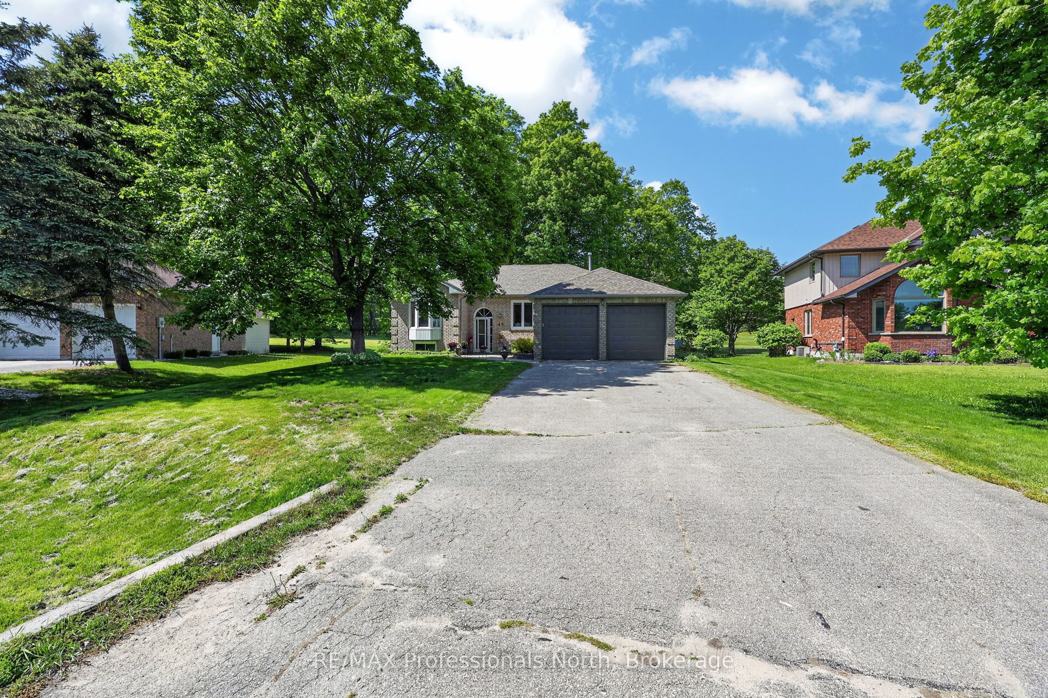 48 Fairway Crescent, Wasaga Beach, ON L9Z 1B8 photo 2