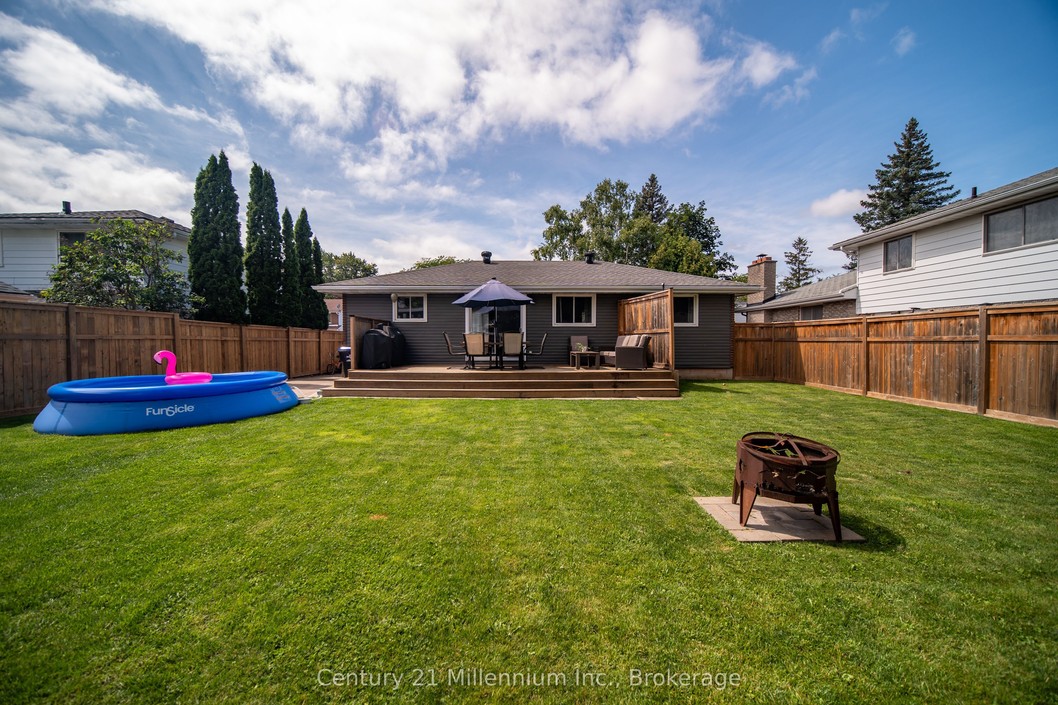 553 Spruce Street, Collingwood, ON L9Y 3H9 photo 2