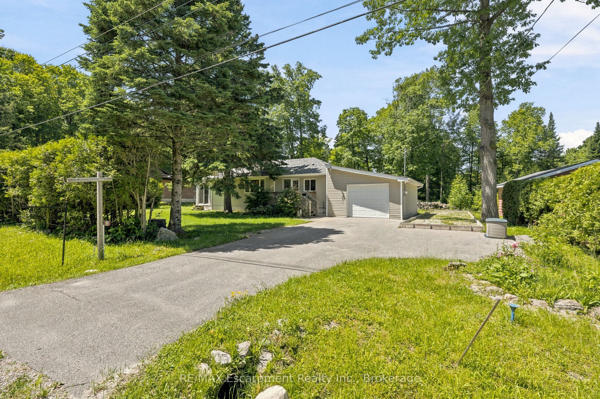 16 Hiawatha Road, Tiny, ON L9M 0B1 photo 2
