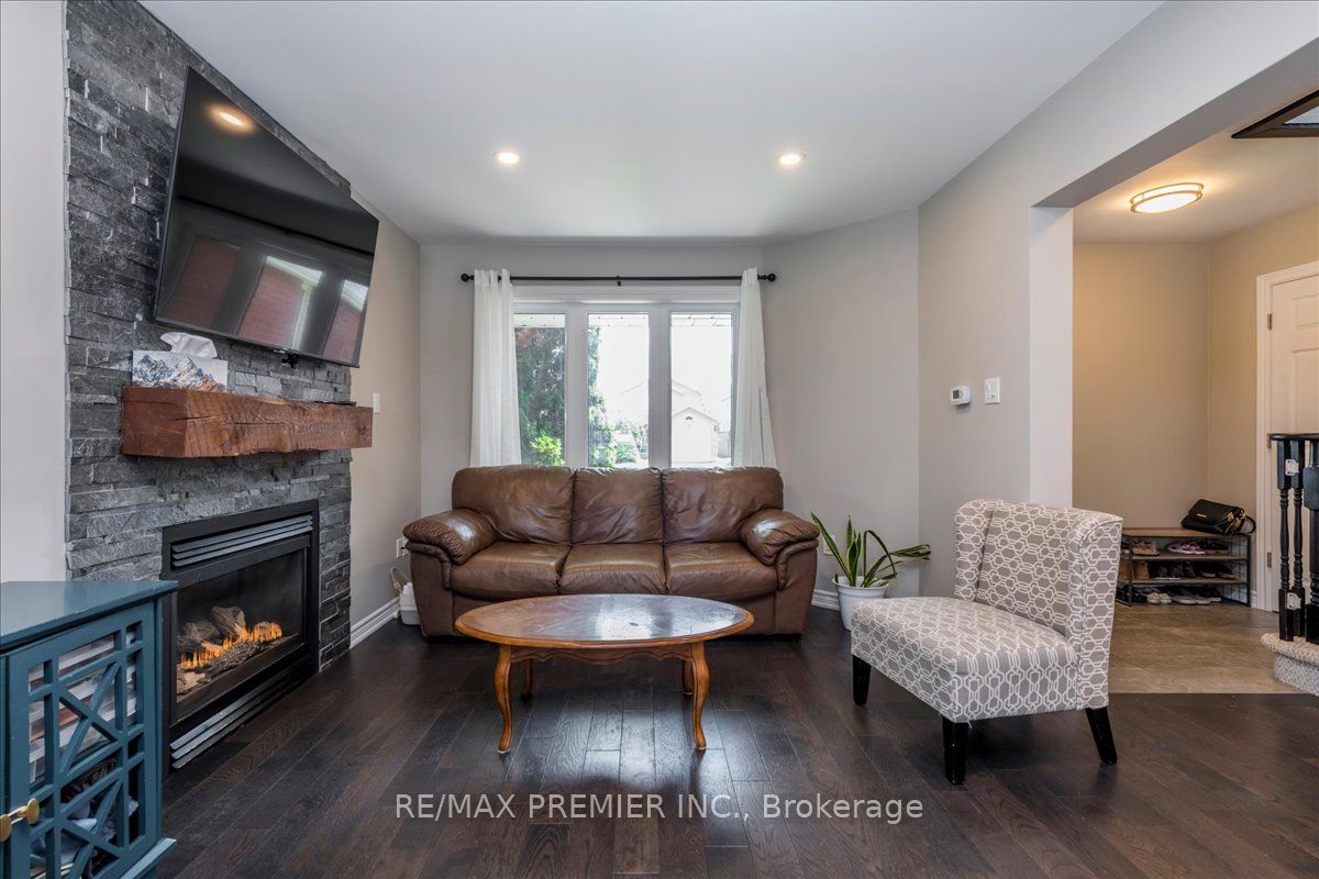 129 Chalmers Drive, Barrie, ON L4N 8W4 photo 2