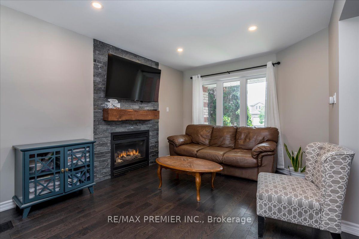 129 Chalmers Drive, Barrie, ON L4N 8W4 photo 3