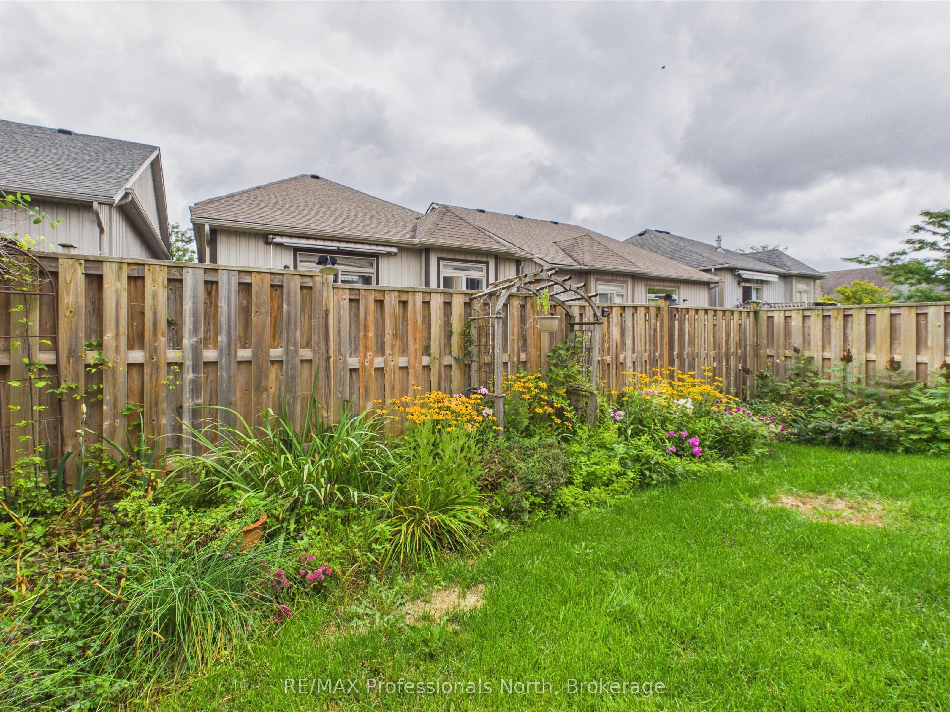35 Canterbury Circle, Orillia, ON L3V 0C9 photo 3