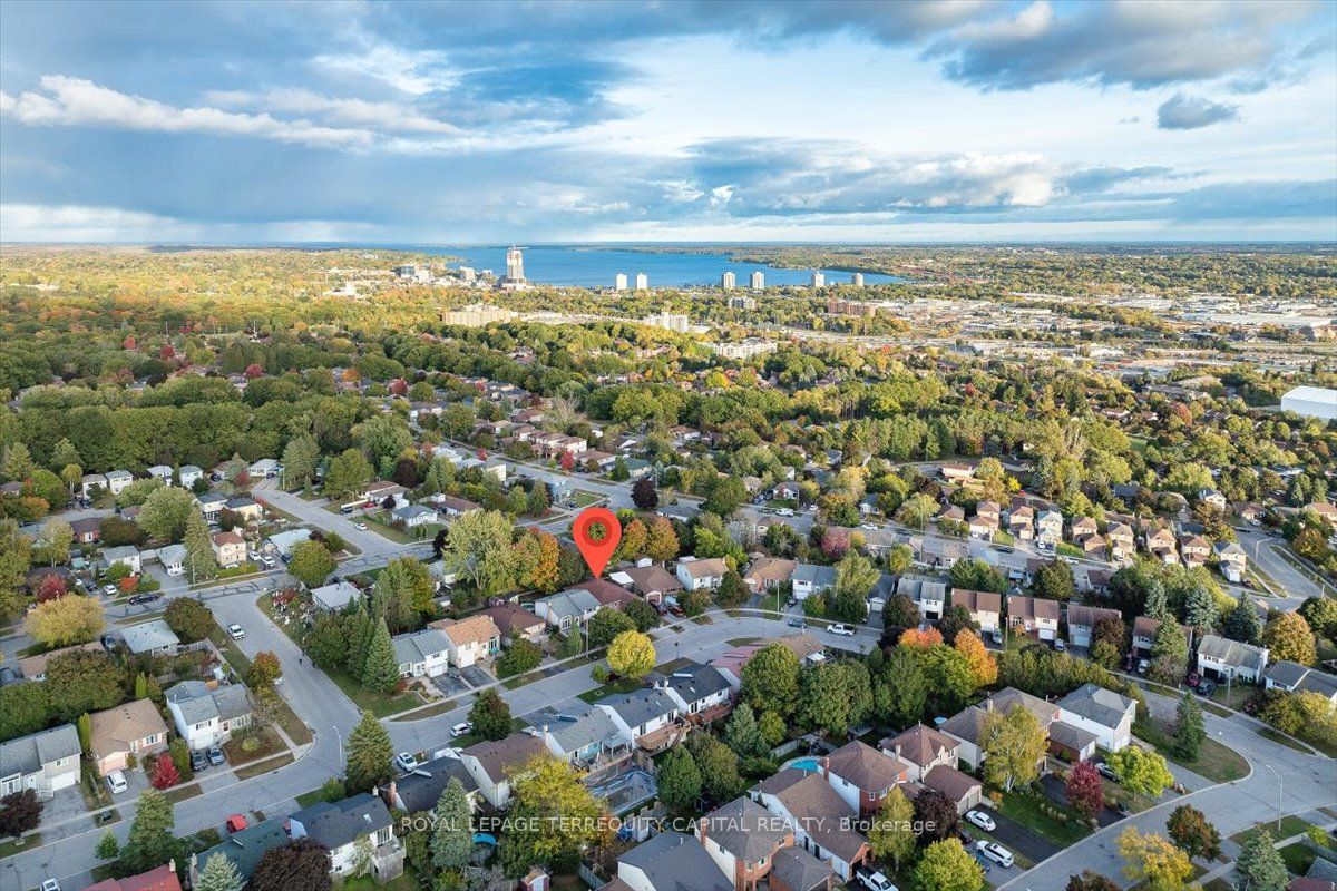 118 Shakespeare Crescent Upper, Barrie, ON L4N 6B6 photo 3