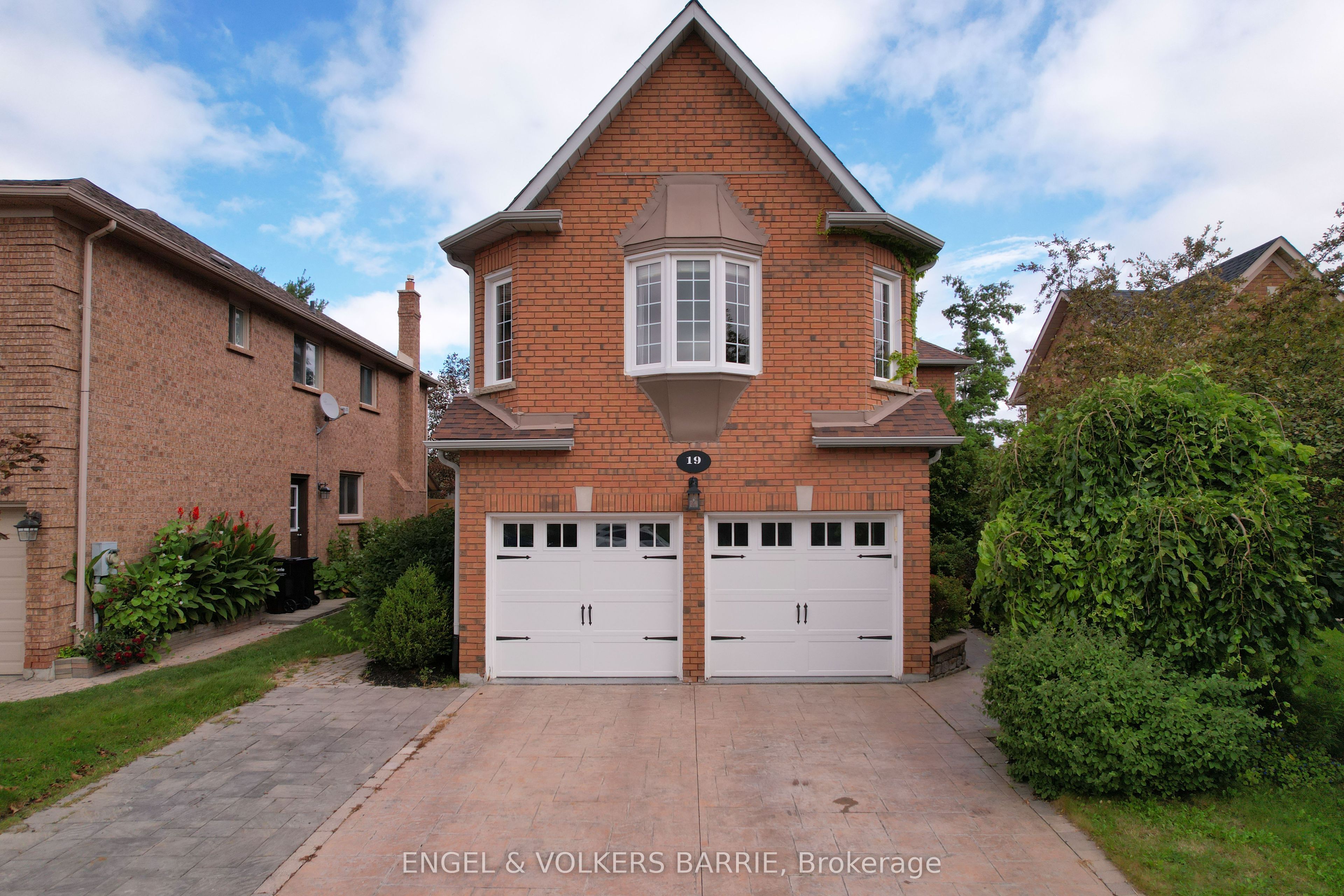 19 Grand Forest Drive, Barrie, ON L4N 7E7 photo 2