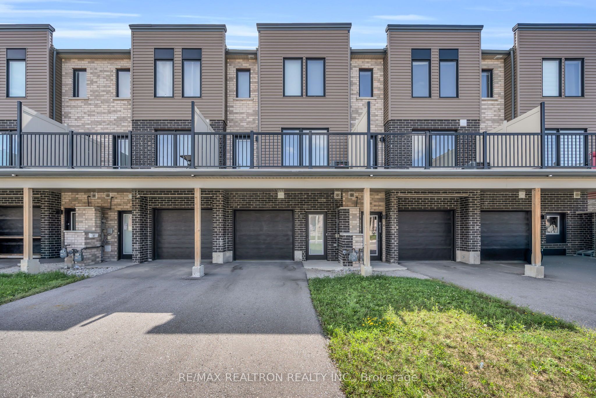59 Fairlane Avenue, Barrie, ON L9J 0N1 photo 2