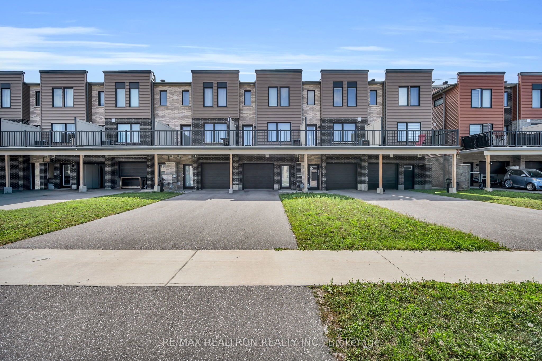 59 Fairlane Avenue, Barrie, ON L9J 0N1 photo 3