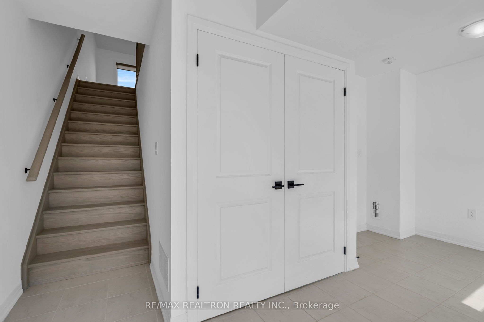 59 Fairlane Avenue, Barrie, ON L9J 0N1 photo 4