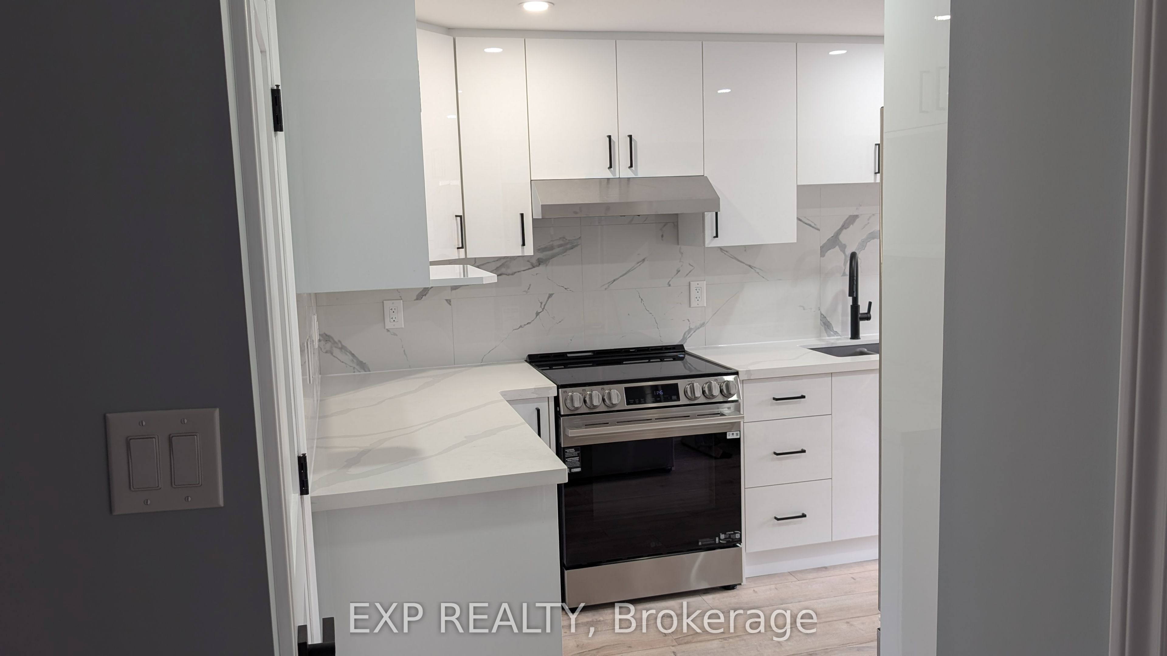 208 Isabella Drive 2, Orillia, ON L3V 8K7 photo 2