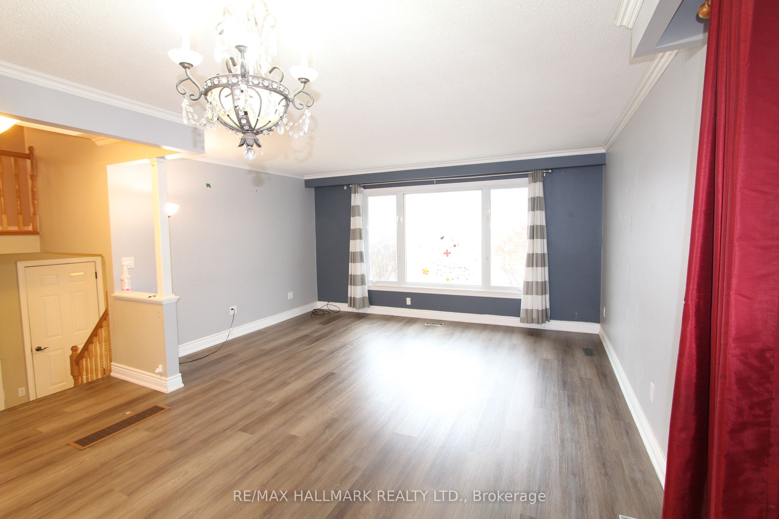 8 Meadowland Avenue Upper Unit, Barrie, ON L4N 2Y4 photo 3