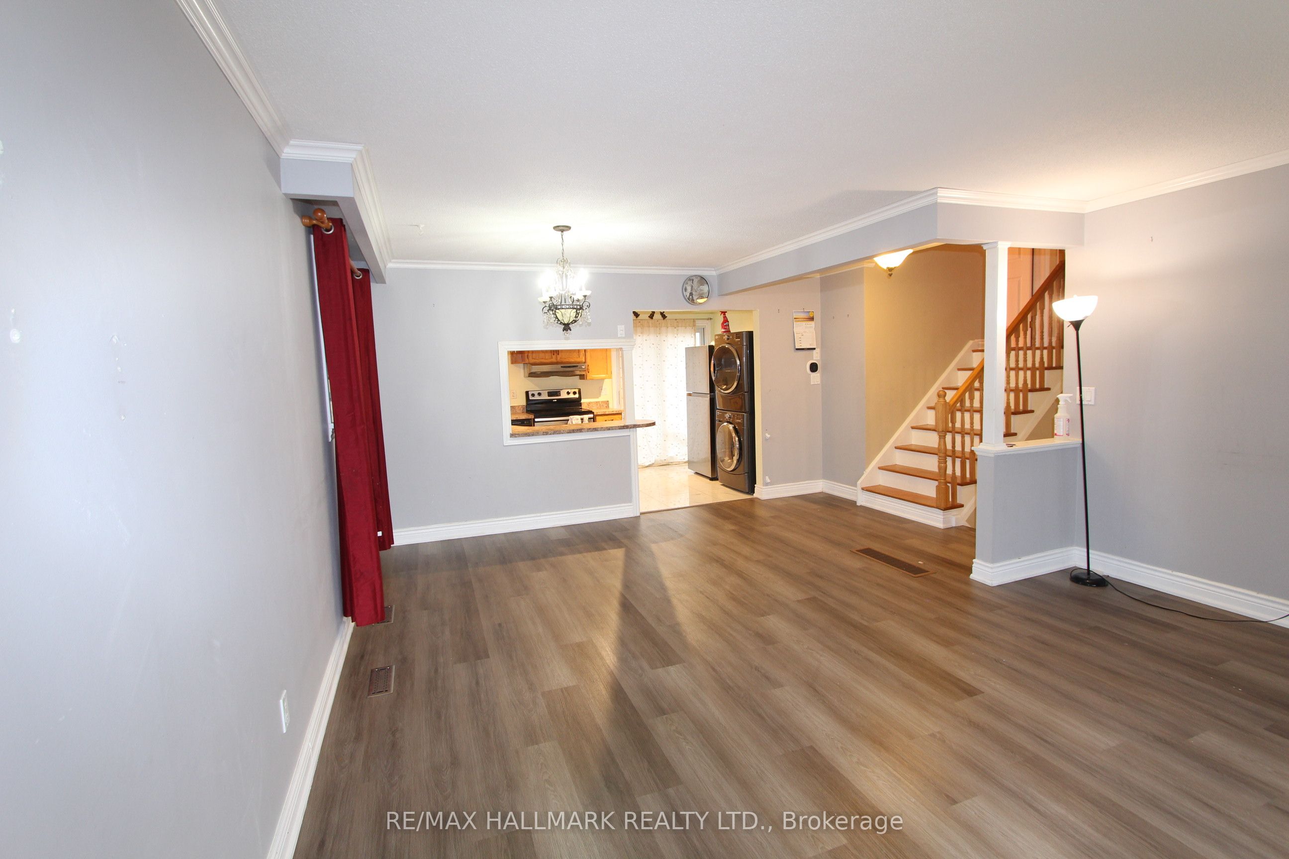 8 Meadowland Avenue Upper Unit, Barrie, ON L4N 2Y4 photo 4