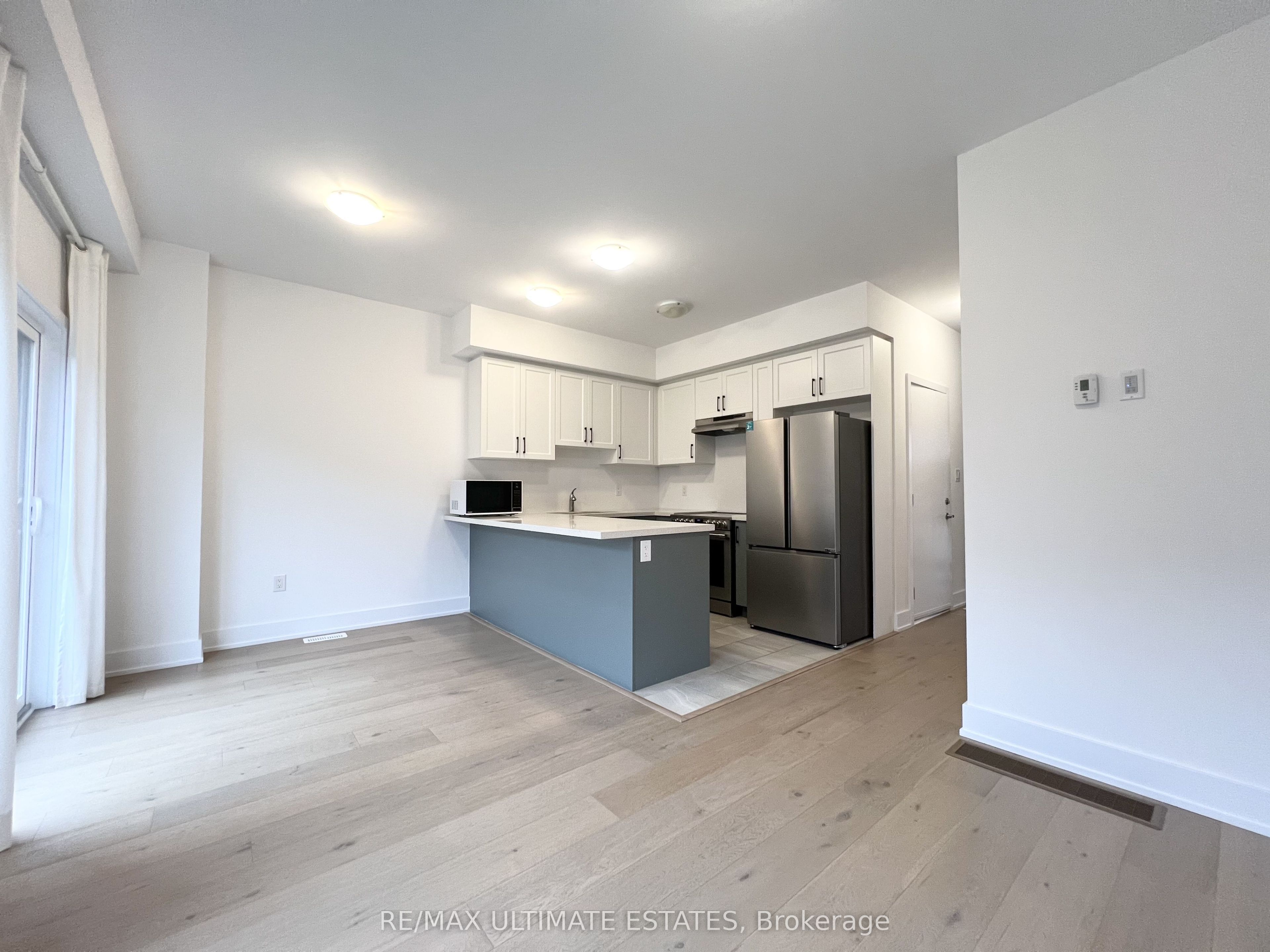 31 Gateway Drive, Barrie, ON L9J 0V5 photo 2