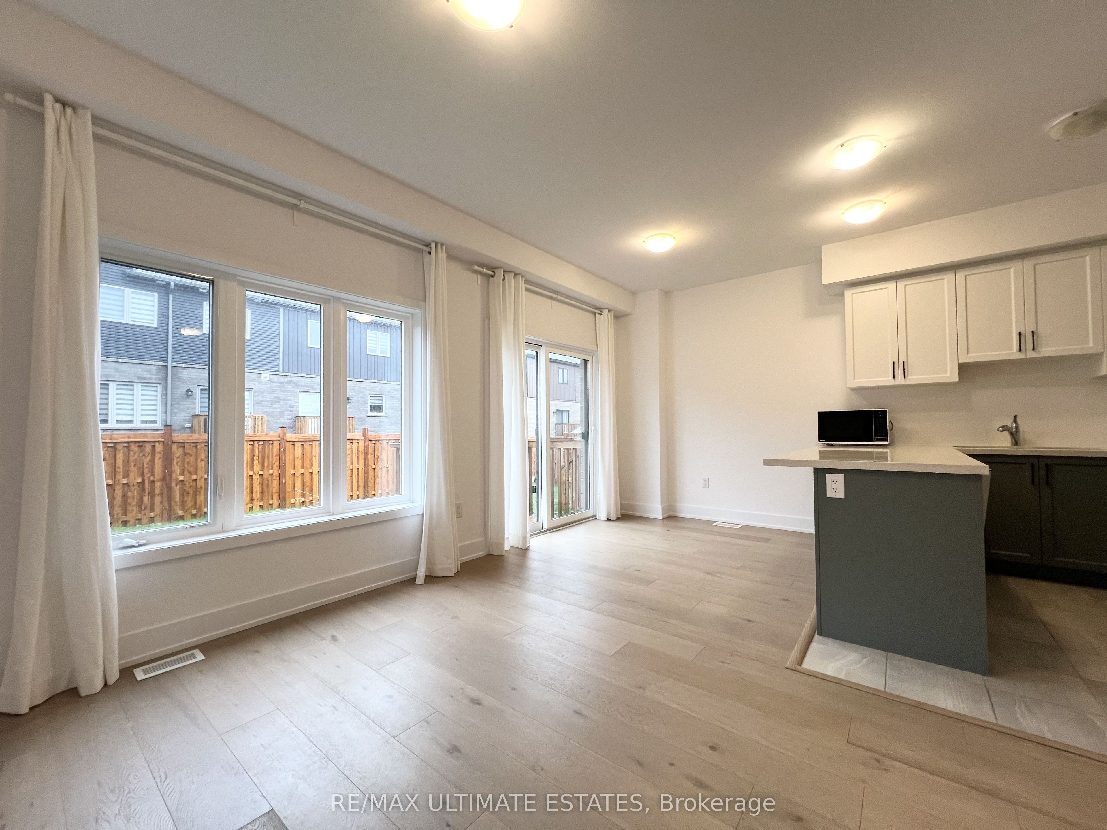 31 Gateway Drive, Barrie, ON L9J 0V5 photo 4