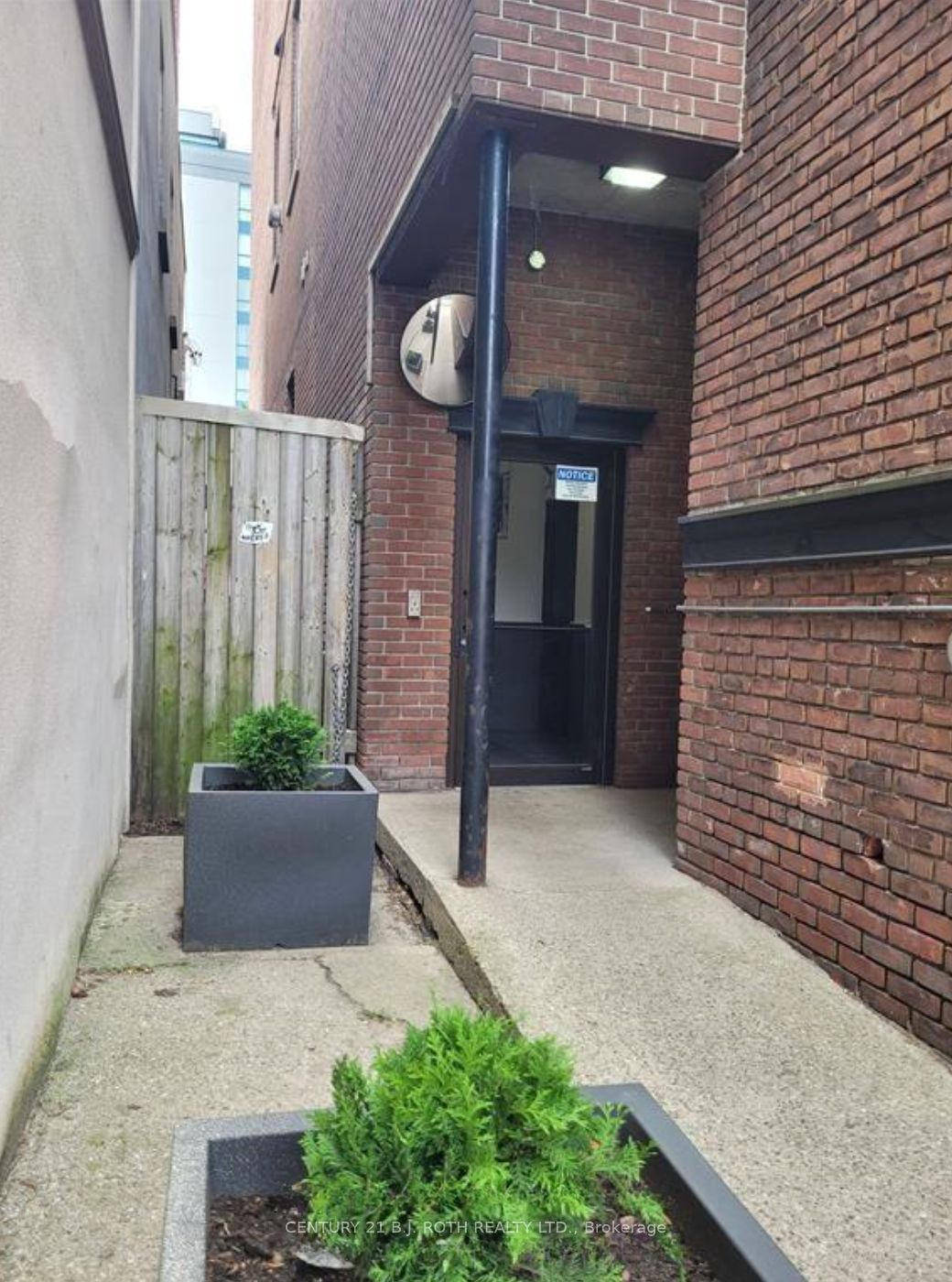 19 Dunlop Street W 105, Barrie, ON L4N 1A1 photo 2