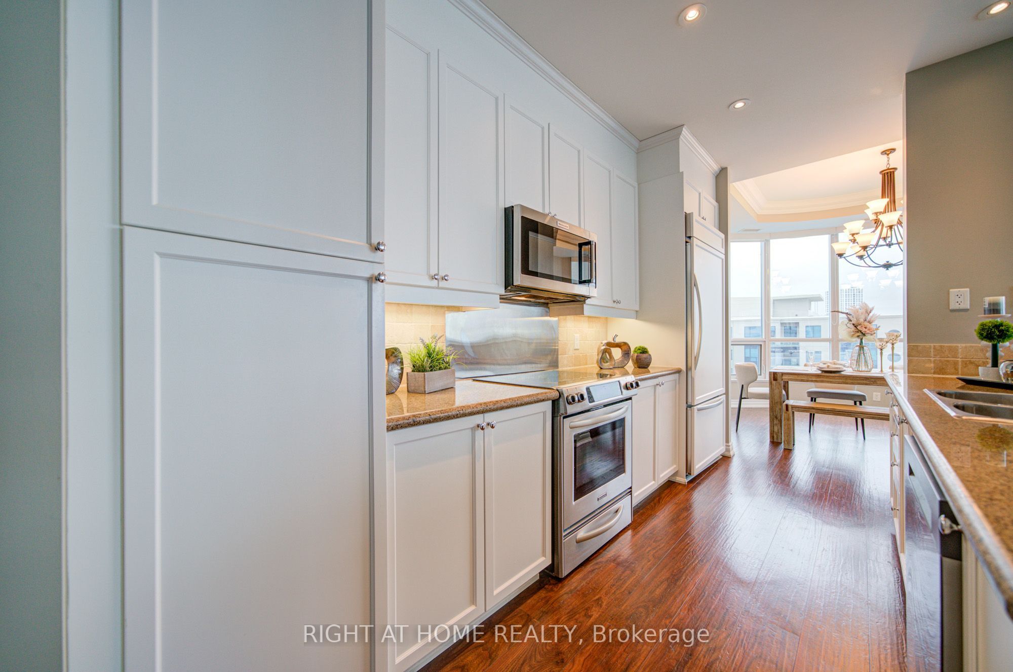 37 Ellen St Ph06, Barrie, ON L4N 6G2 photo 3