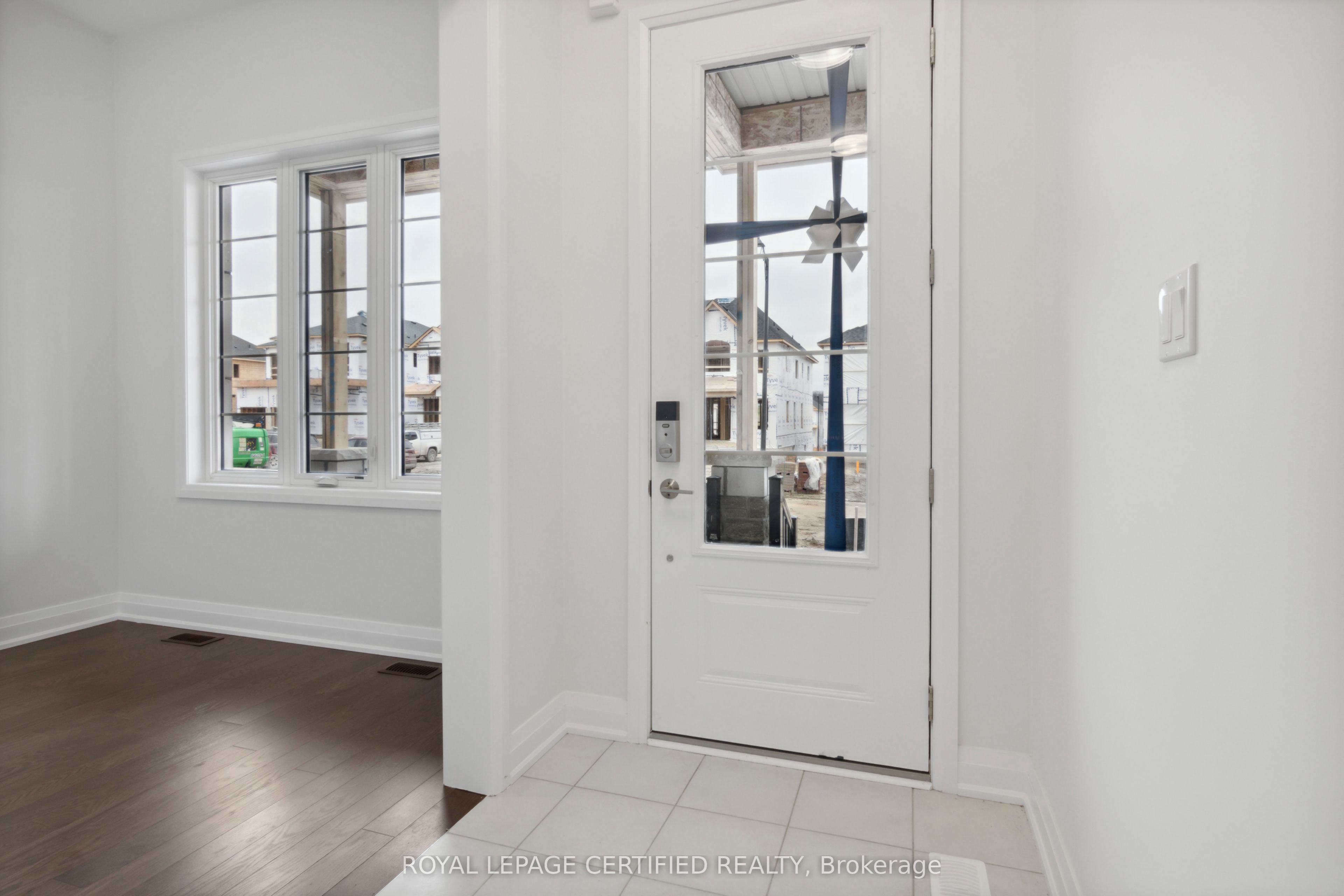 3 Sweet Cicely Street, Springwater, ON L9X 2C7 photo 2