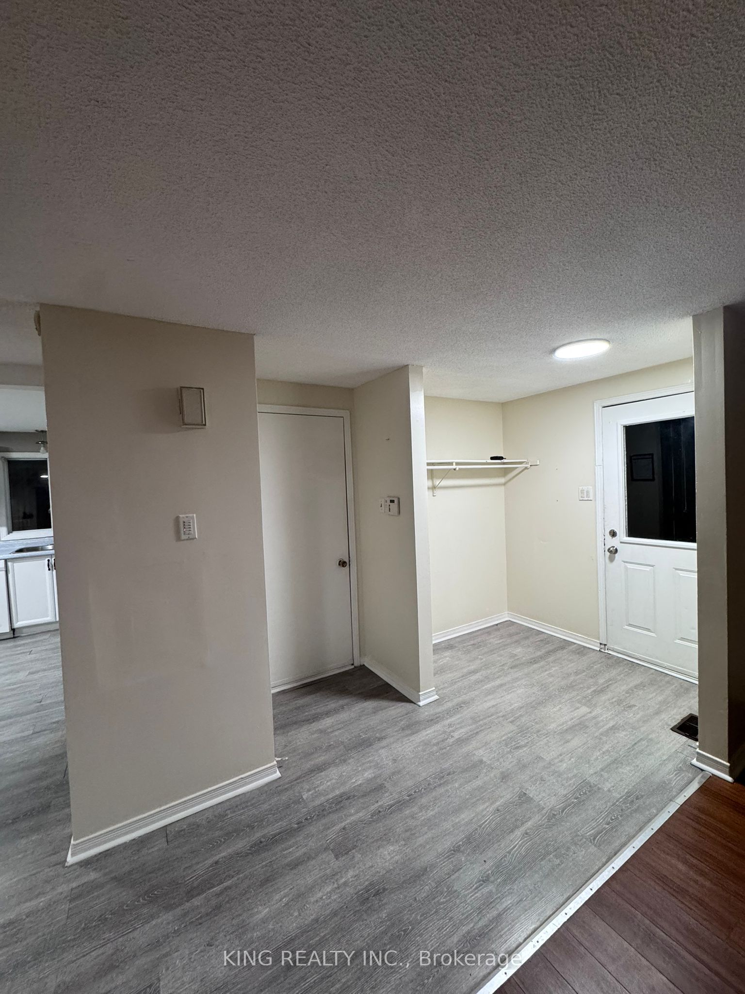 139 Hickling Trail, Barrie, ON L4M 5T7 photo 2