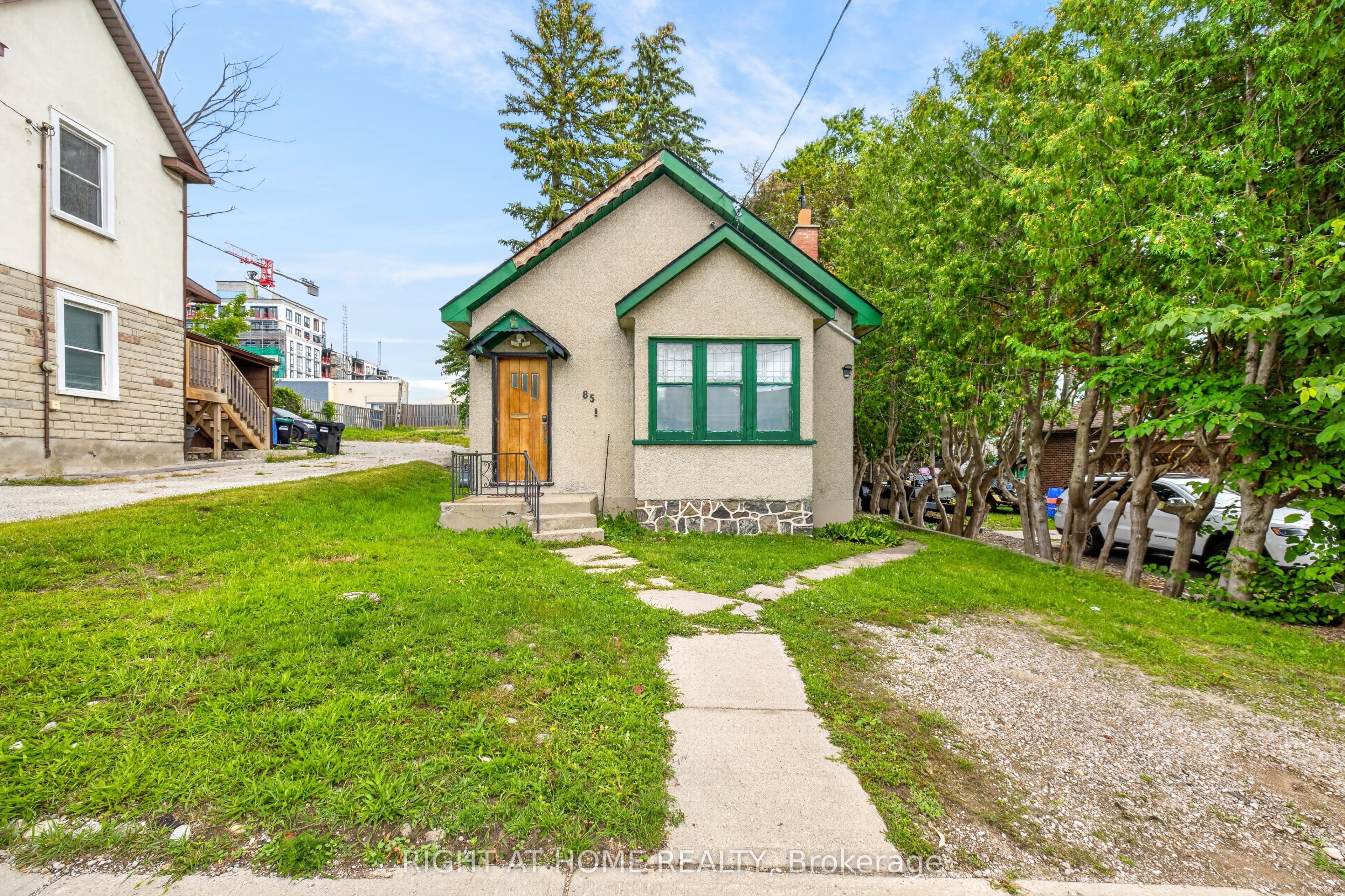 85 Maple Avenue, Barrie, ON L4N 1S1