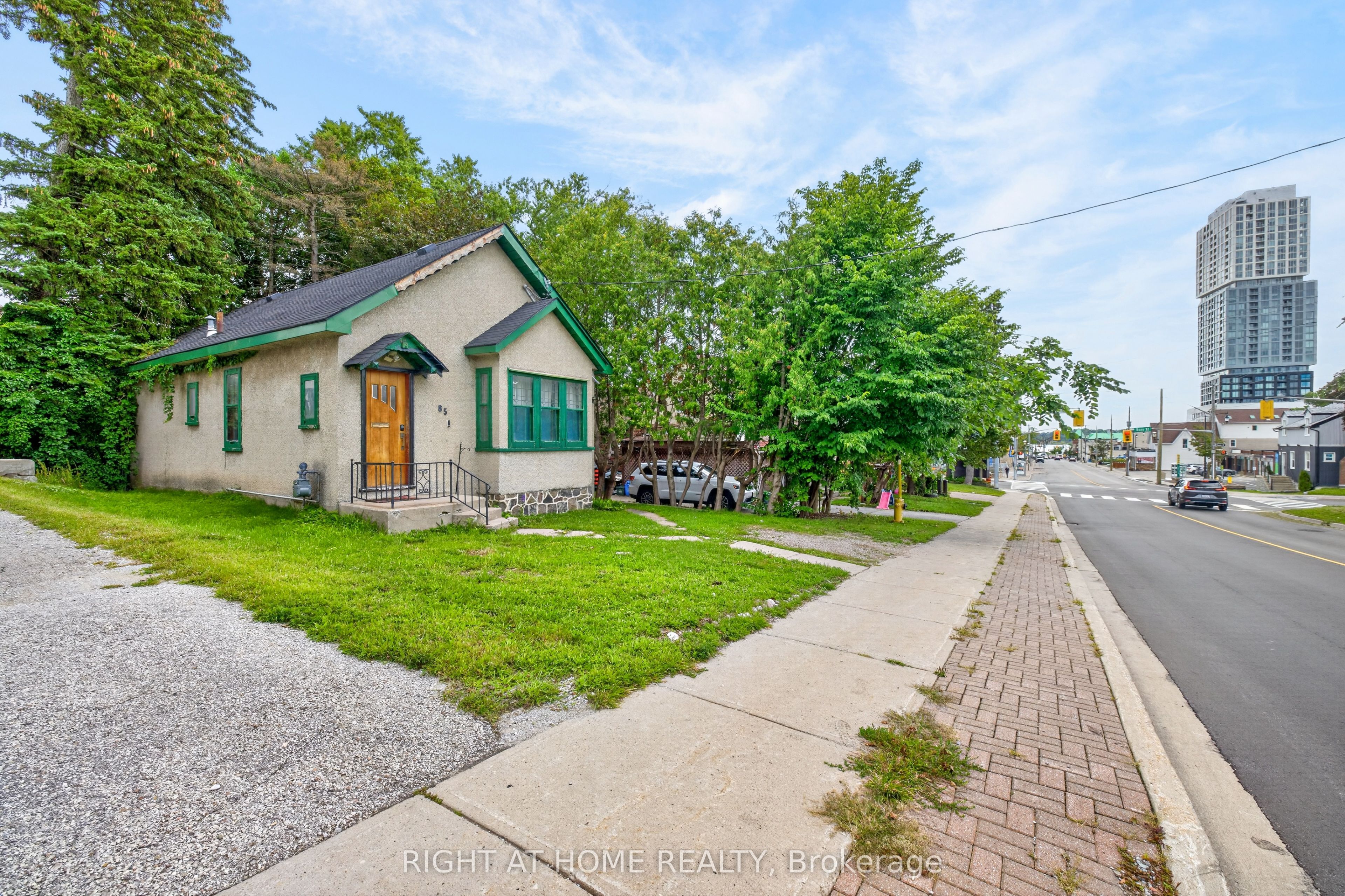 85 Maple Avenue, Barrie, ON L4N 1S1 photo 2