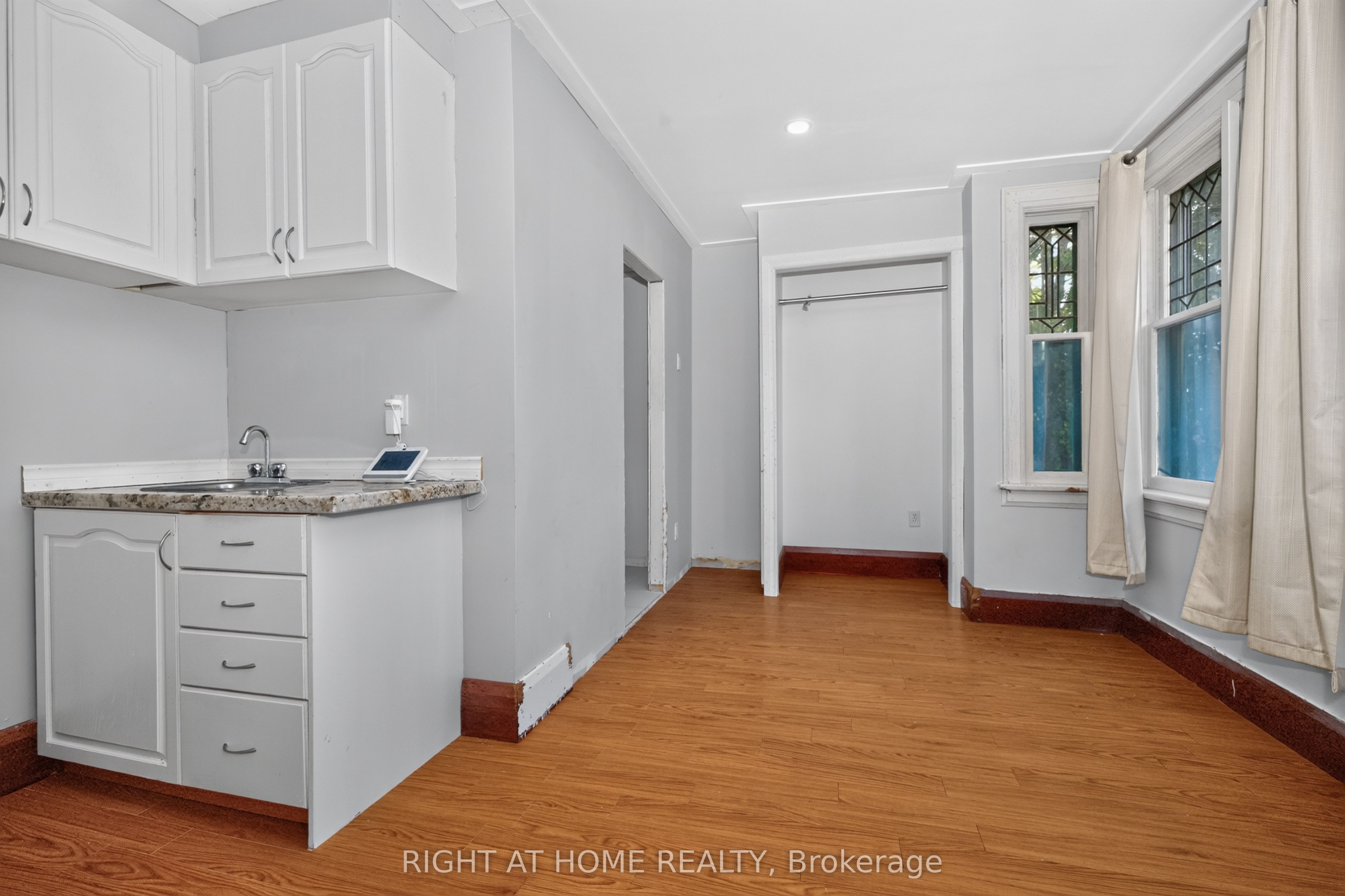 85 Maple Avenue, Barrie, ON L4N 1S1 photo 4
