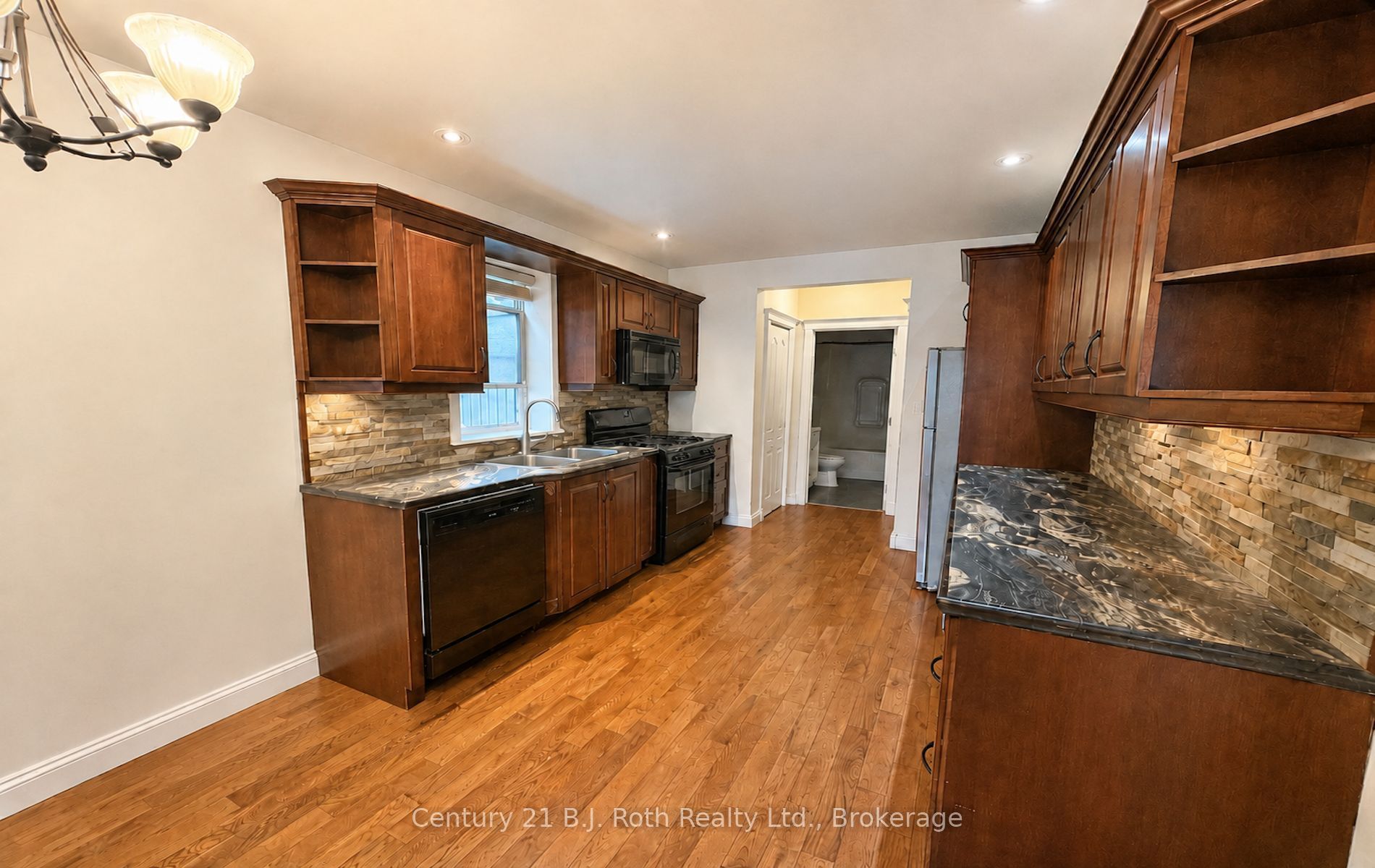 100 Cameron Street, Orillia, ON L3V 5R7 photo 4