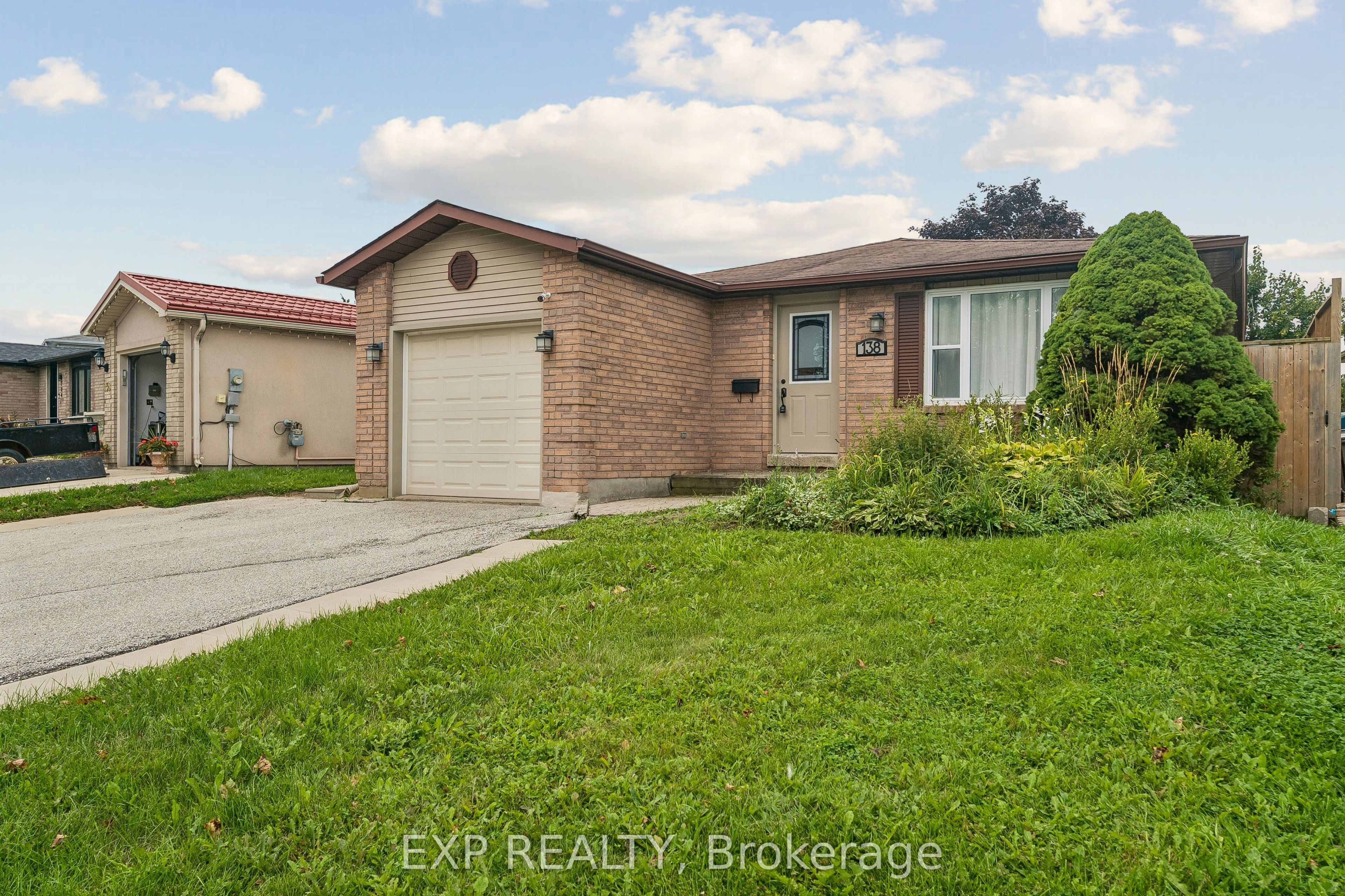 138 Lillian Crescent, Barrie, ON L4N 5X5 photo 2
