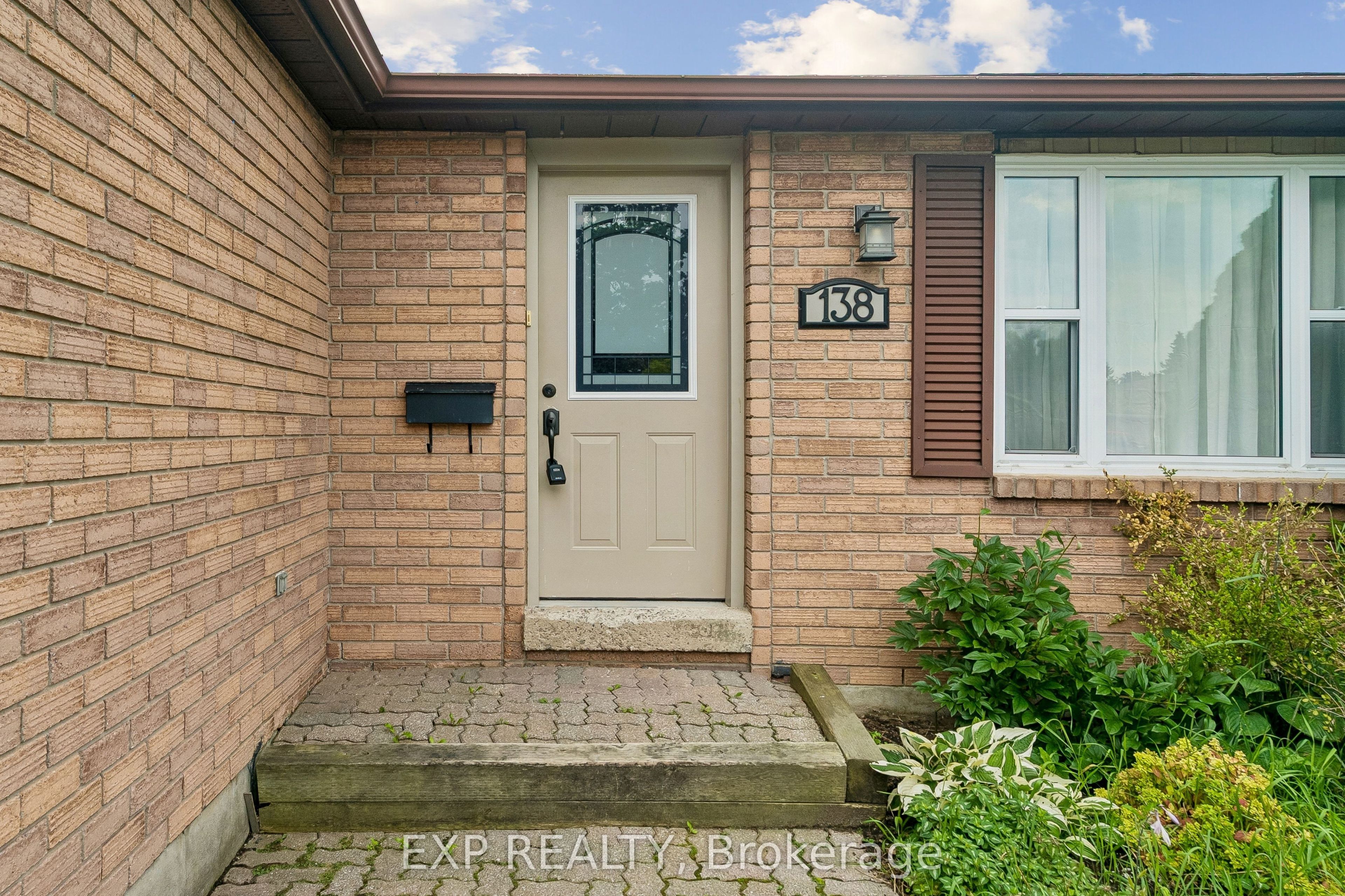 138 Lillian Crescent, Barrie, ON L4N 5X5 photo 3