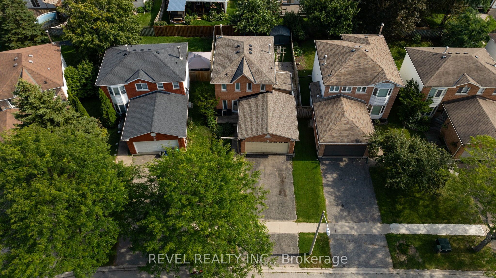 7 Penton Drive, Barrie, ON L4N 7A3 photo 2