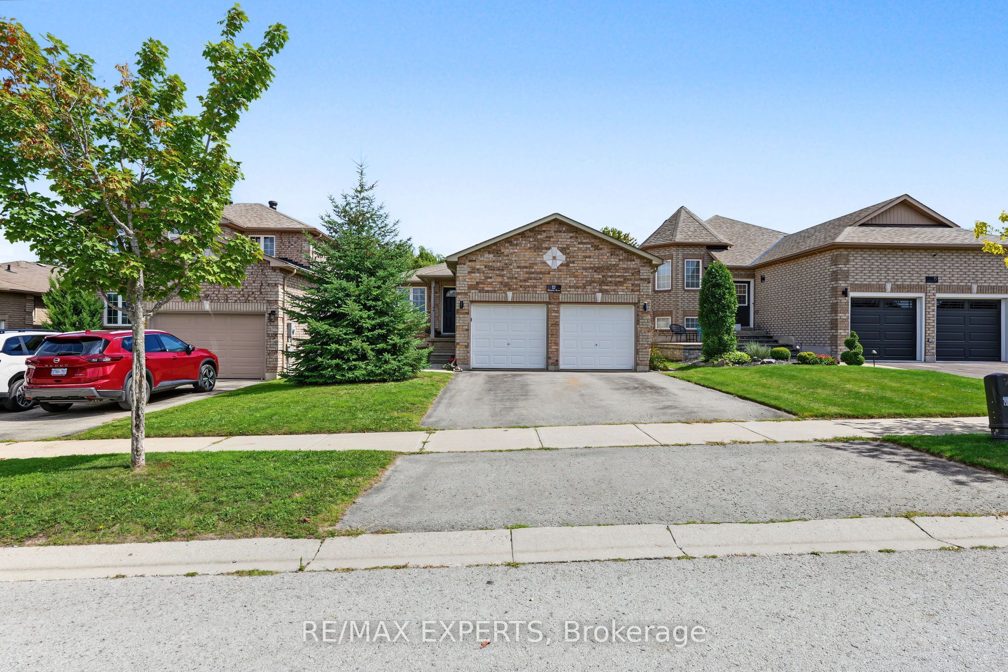 17 Michelle Drive, Barrie, ON L4N 5Y1 photo 2