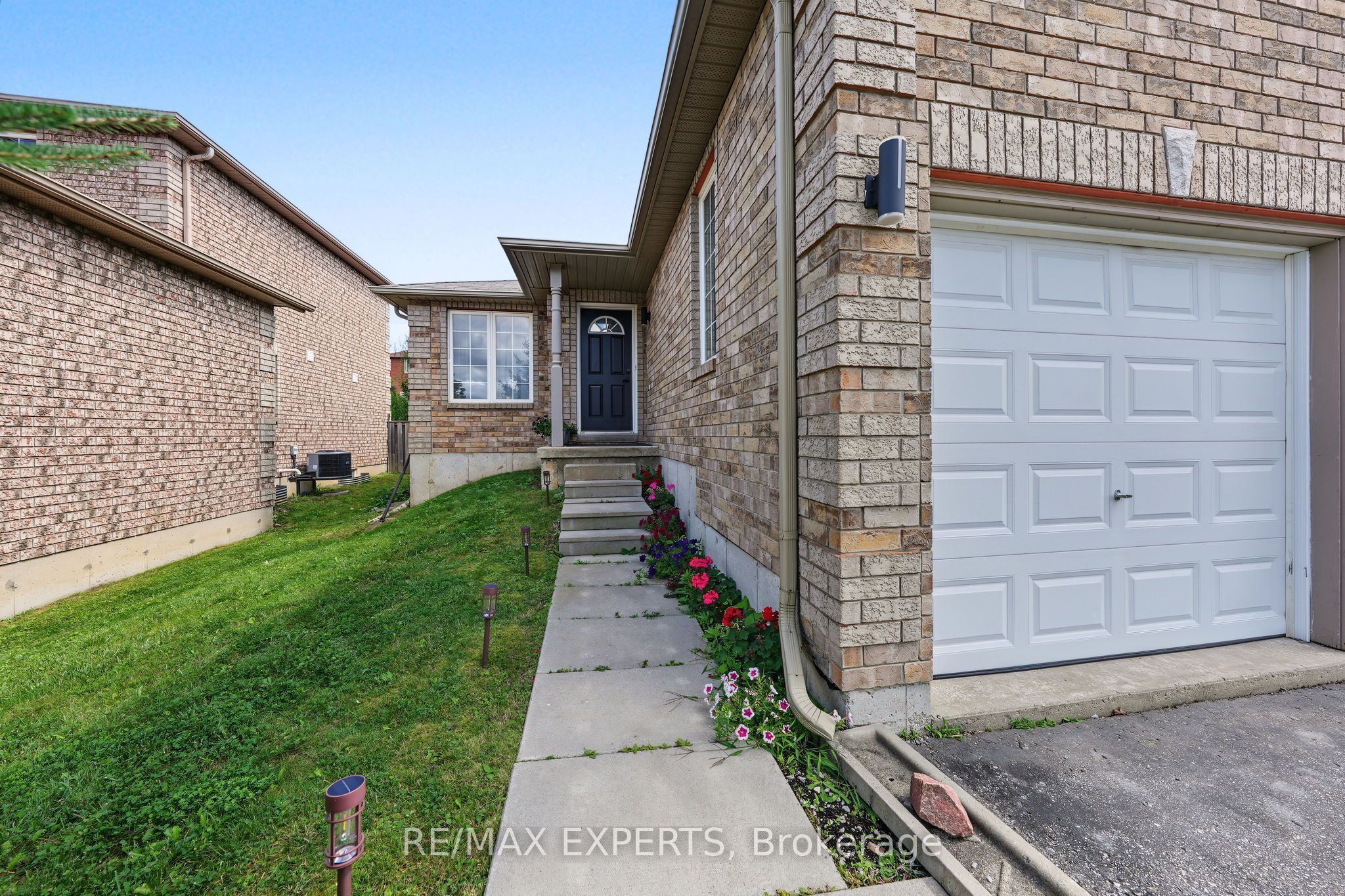 17 Michelle Drive, Barrie, ON L4N 5Y1 photo 4