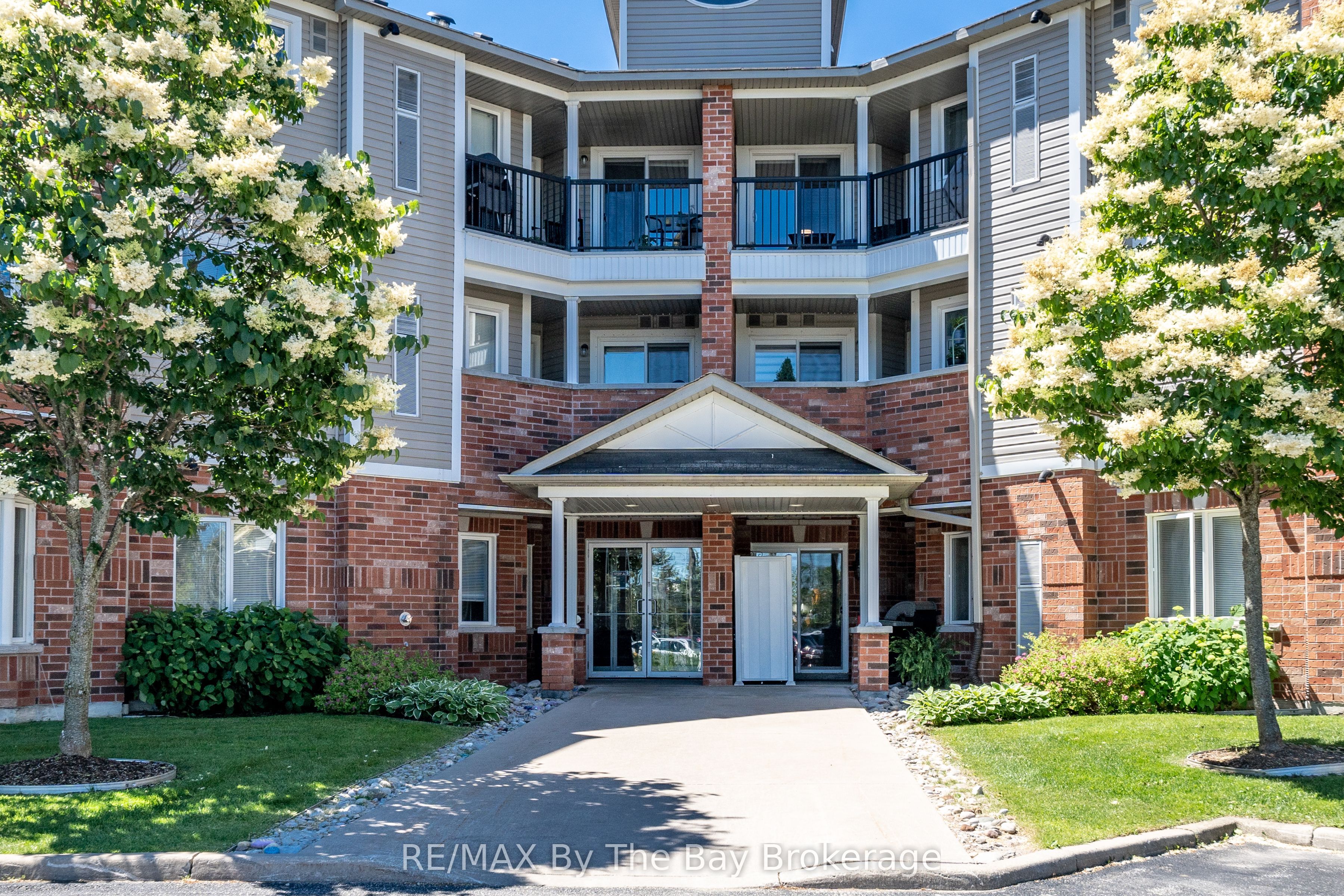 16 Westbury Road 202, Wasaga Beach, ON L9Z 0B8 photo 2