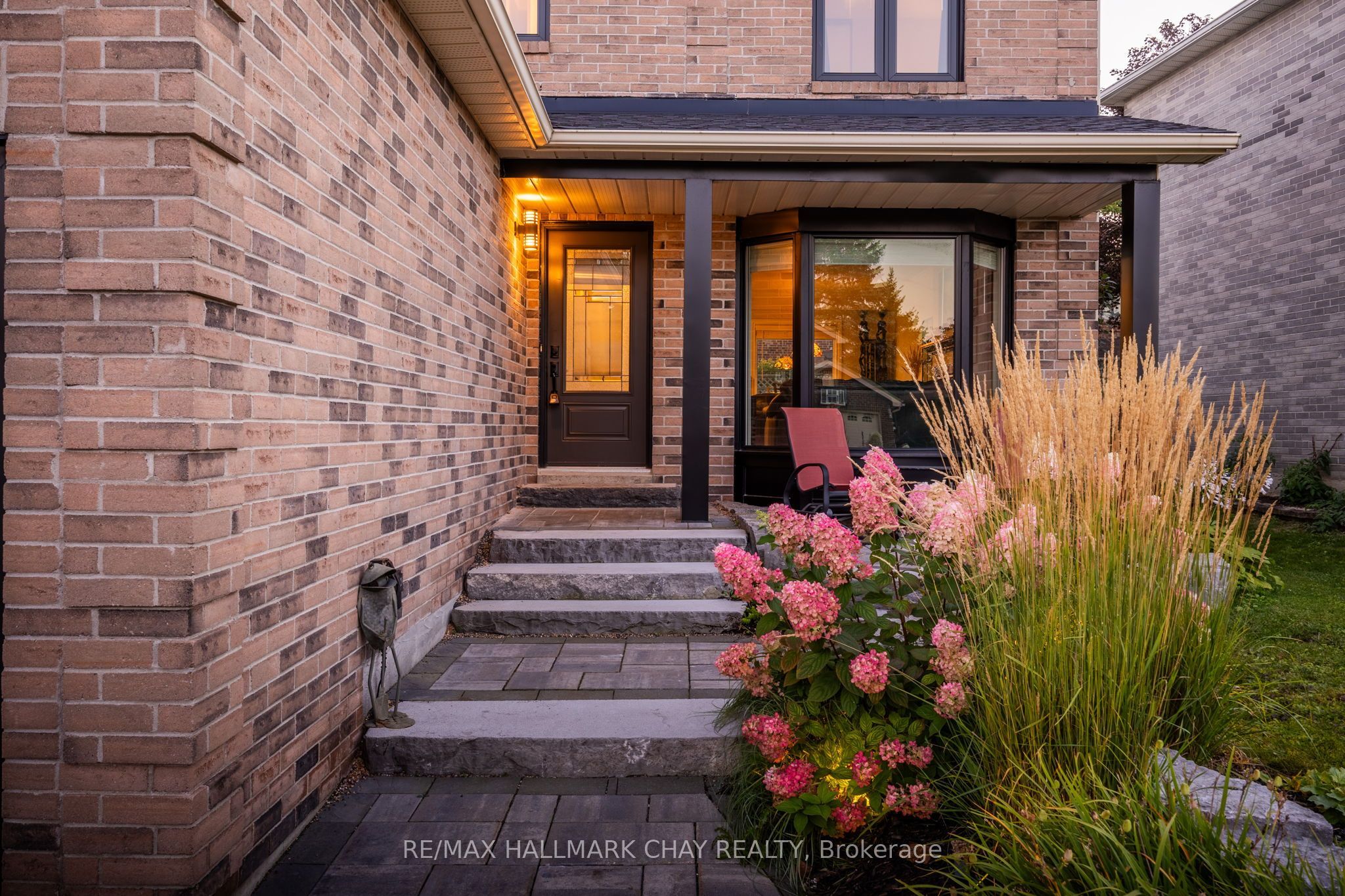 12 Grasett Crescent, Barrie, ON L4N 6Z8 photo 2