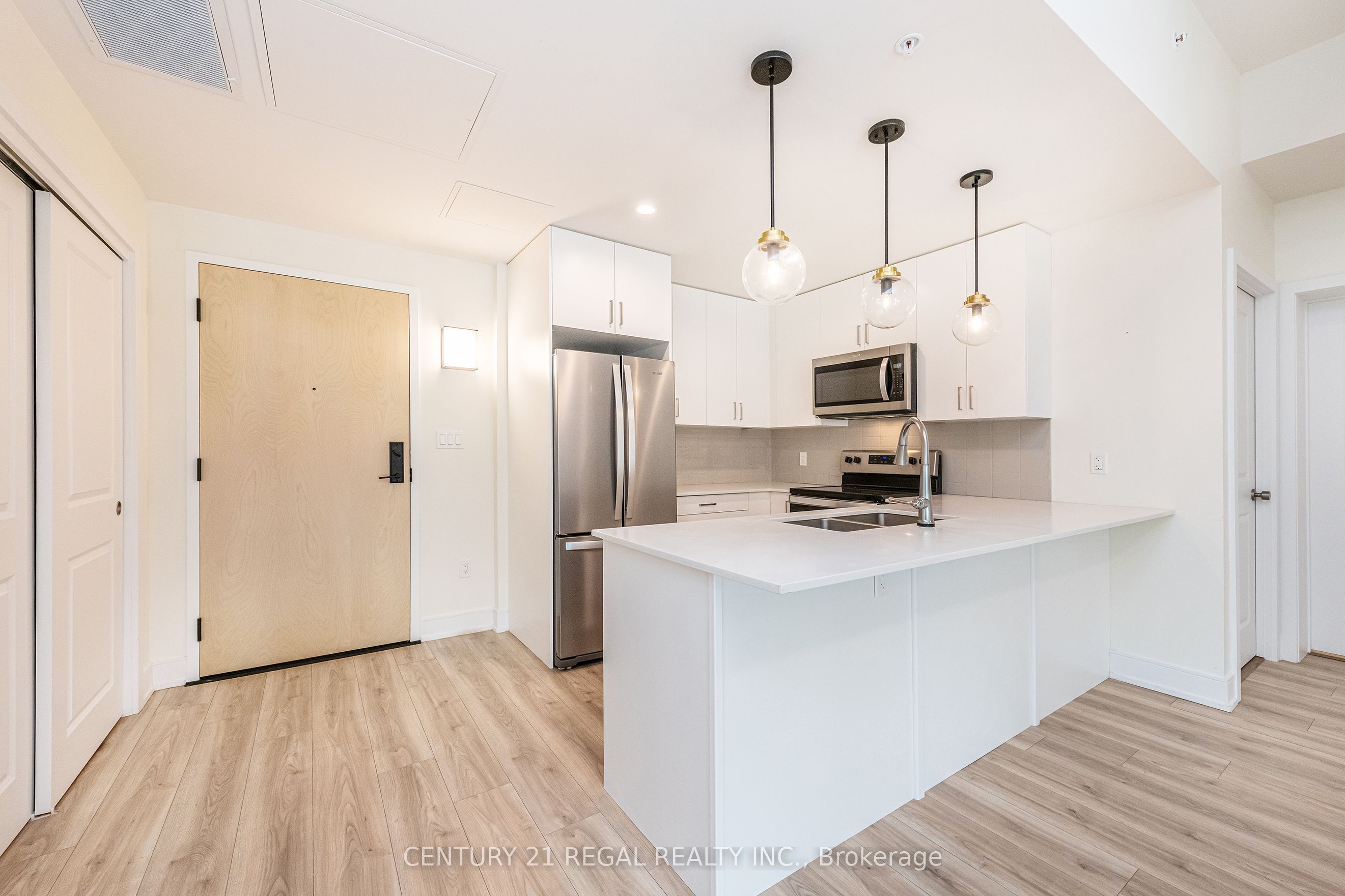 121 Mary Street Unit 205, Clearview, ON L0M 1G0 photo 2