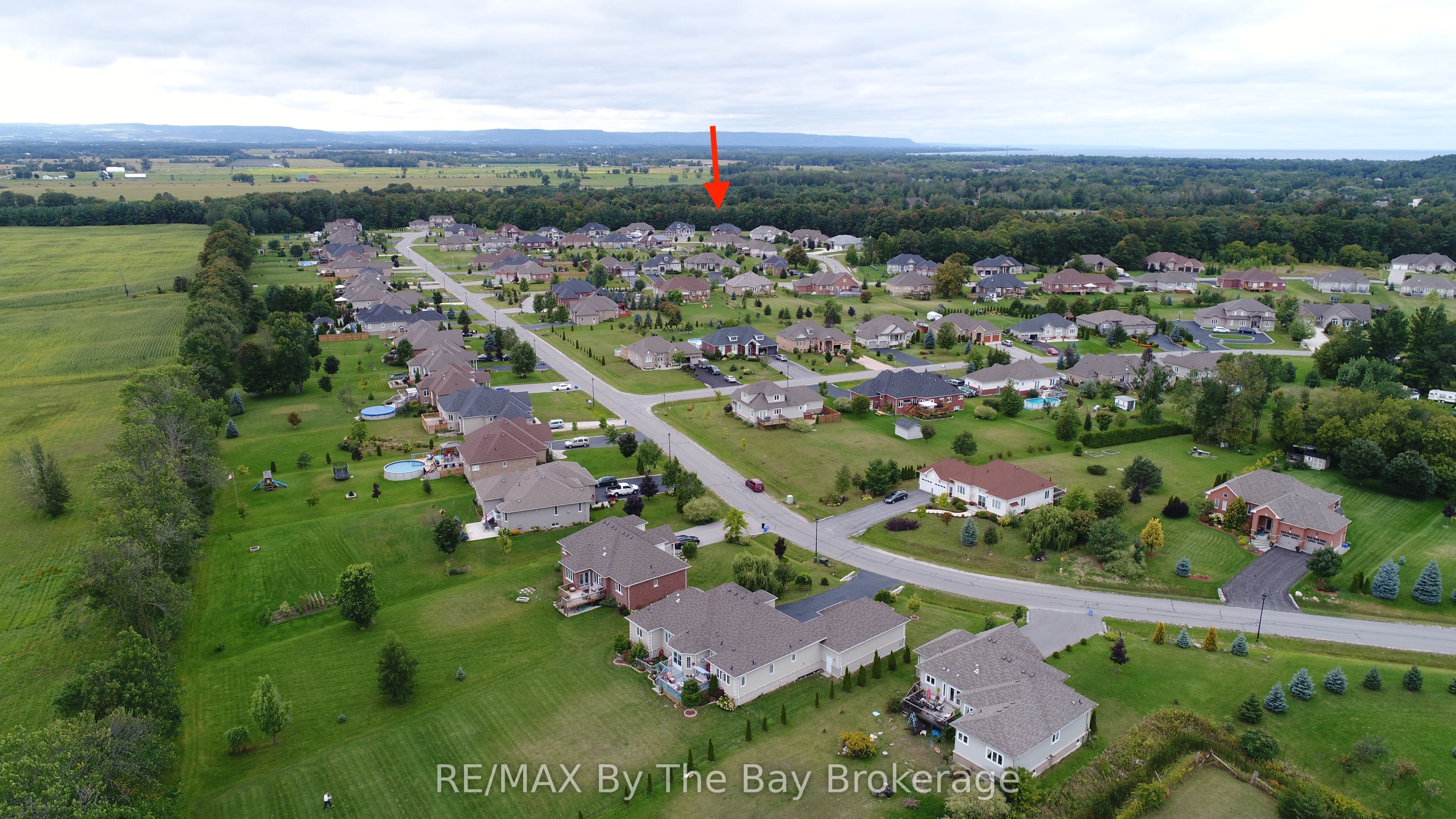 10 Basswood Drive, Wasaga Beach, ON L9Z 0A9 photo 2