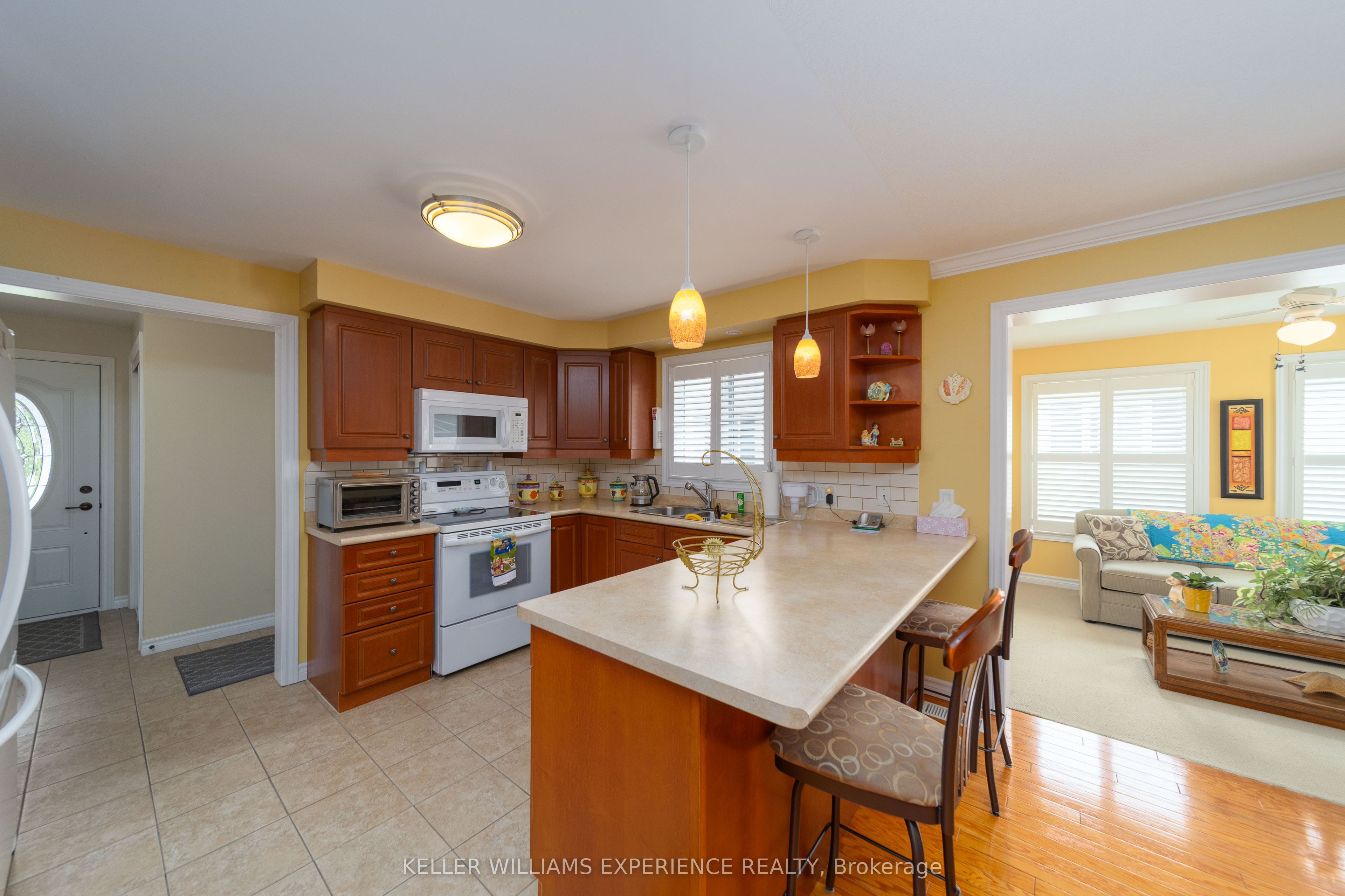6 Virginia Avenue, Wasaga Beach, ON L9Z 3A8 photo 3