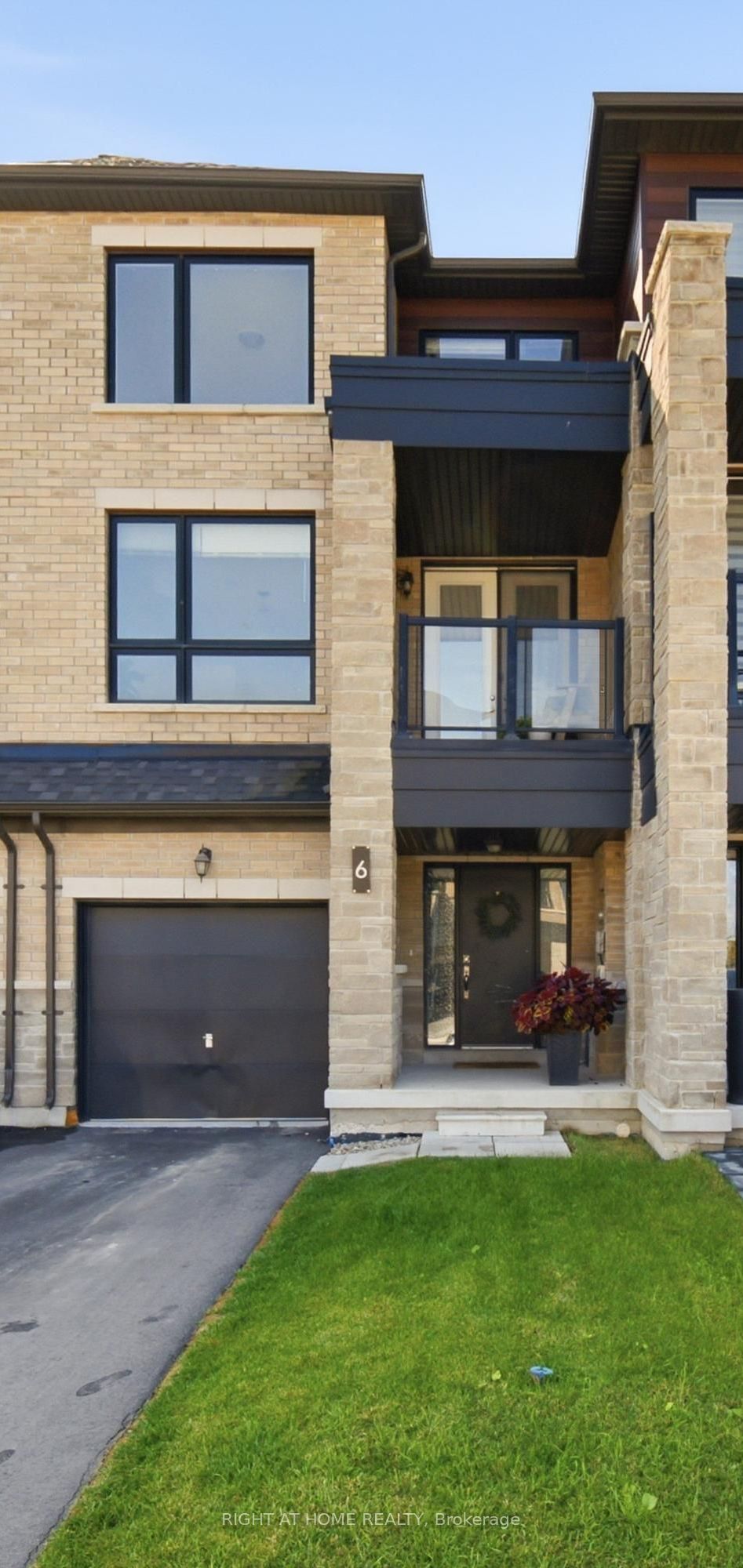 6 Blue Forest Crescent, Barrie, ON L9J 0N3